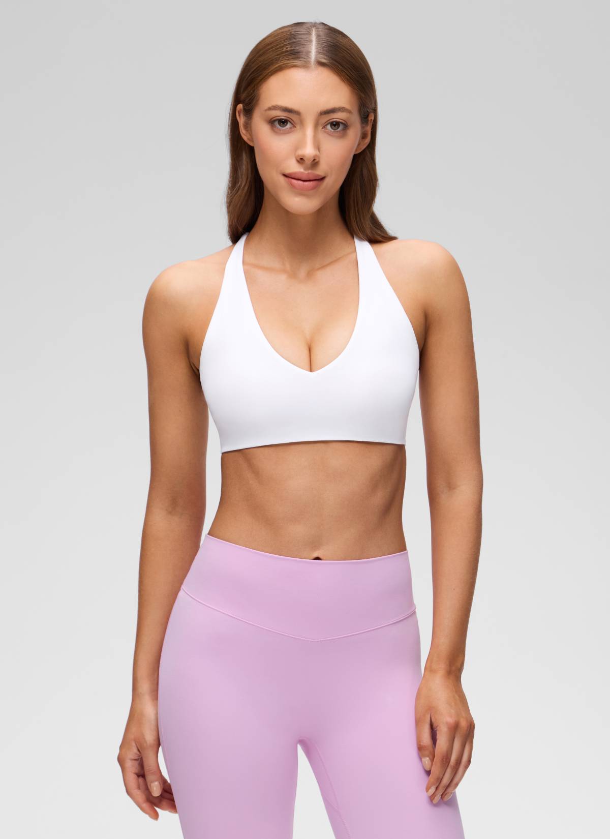 CRZ YOGA Pambabae Butterluxe Yoga V Neck Twist Cross Back Sports Bra Puti
