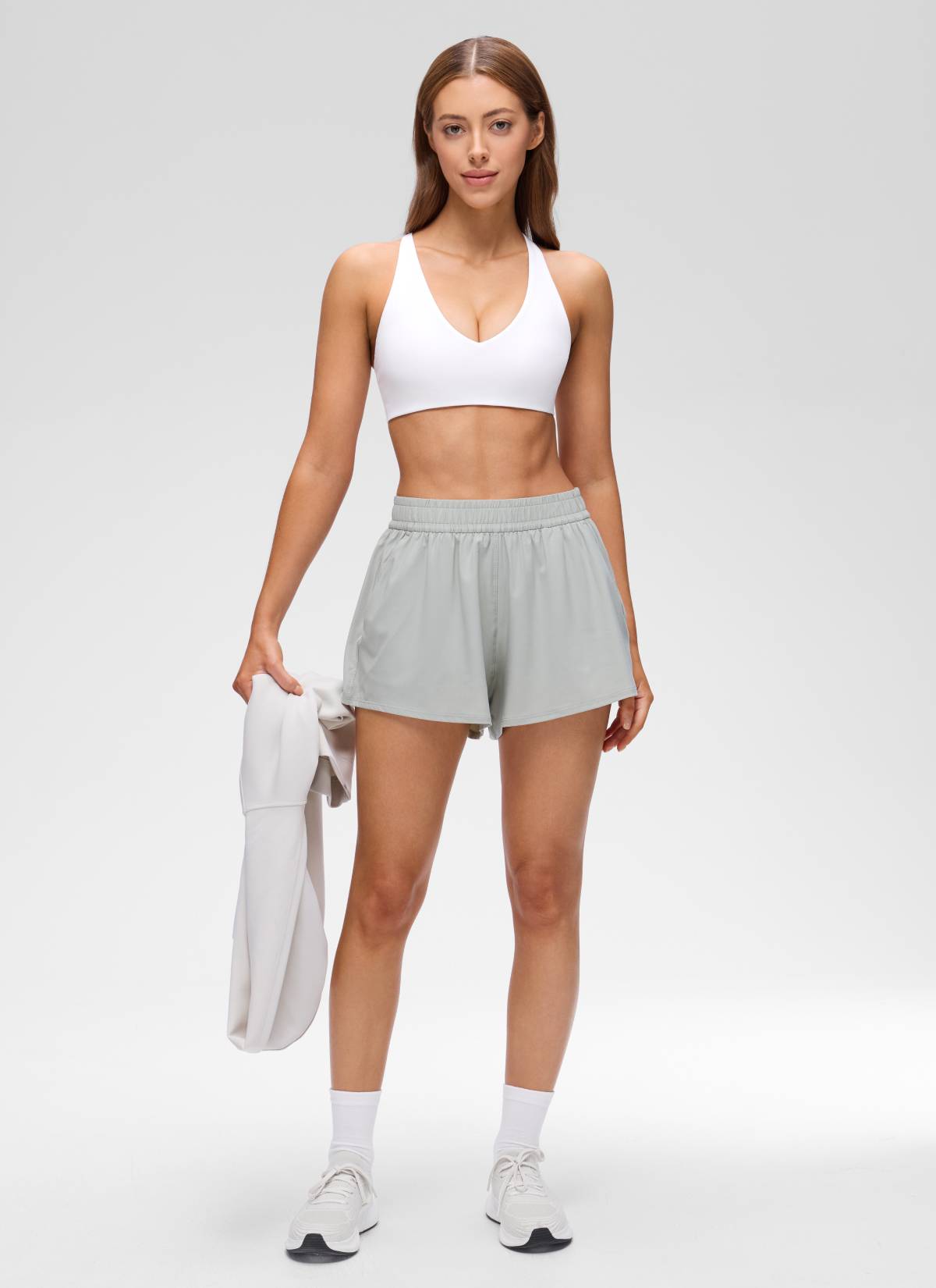 CRZ YOGA Pambabae Butterluxe Yoga V Neck Twist Cross Back Sports Bra Puti
