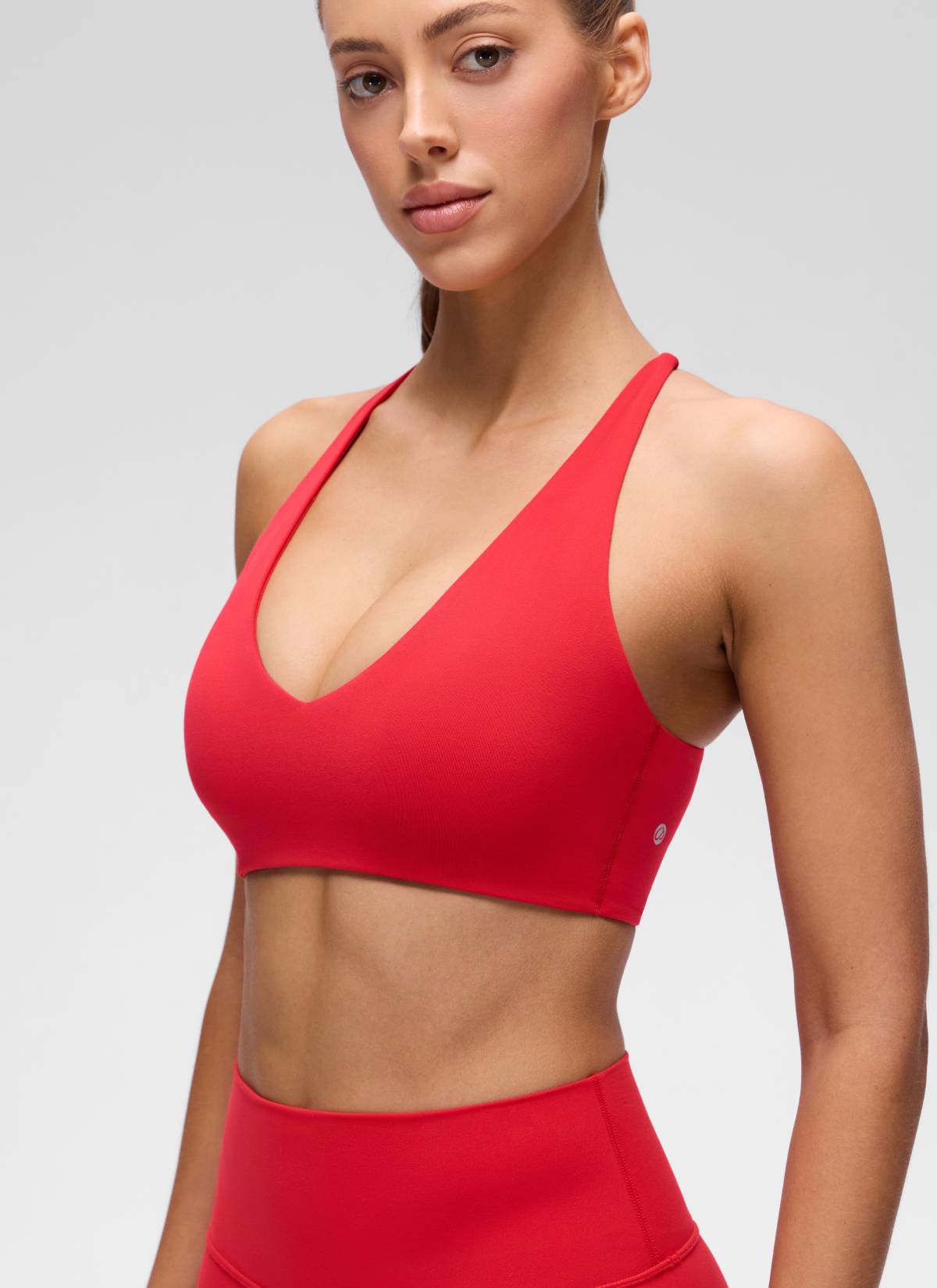 CRZ YOGA Pambabae Butterluxe Yoga V Neck Twist Cross Back Sports Bra Aurora Red