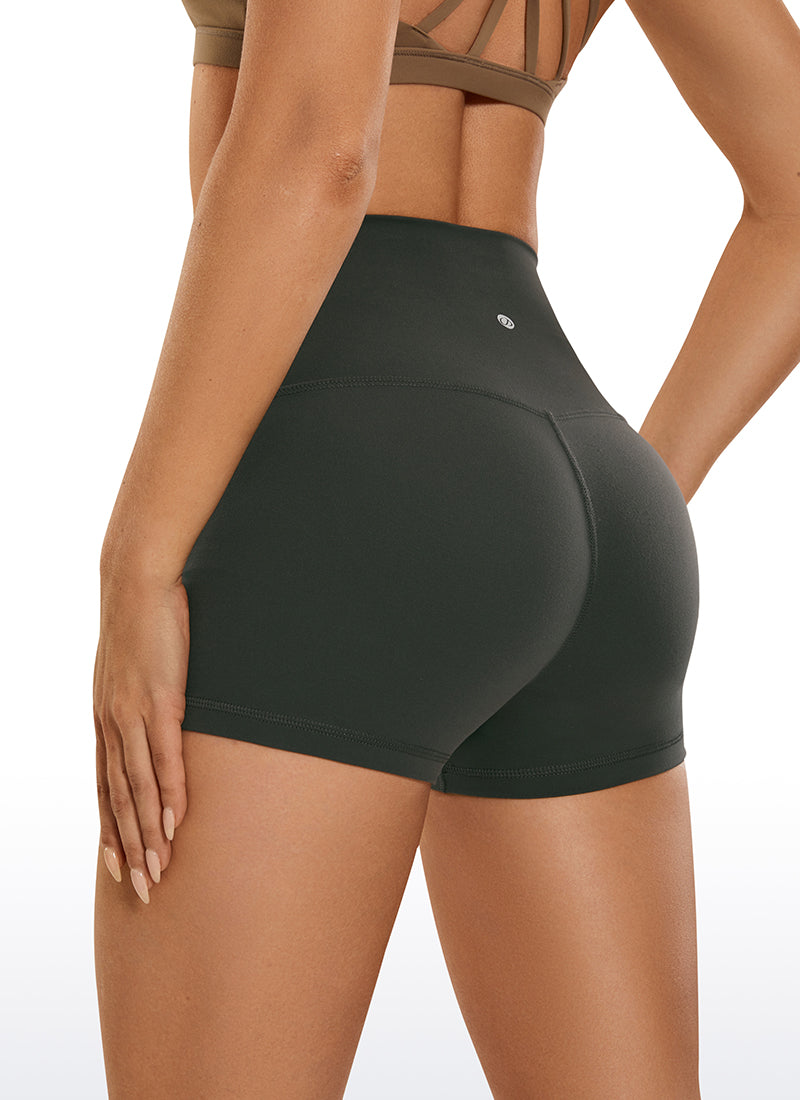 CRZ YOGA Pambabaeng Yoga Mataas na Puwet Butterluxe Biker Shorts 2.5'' Kulay Abo Oliba