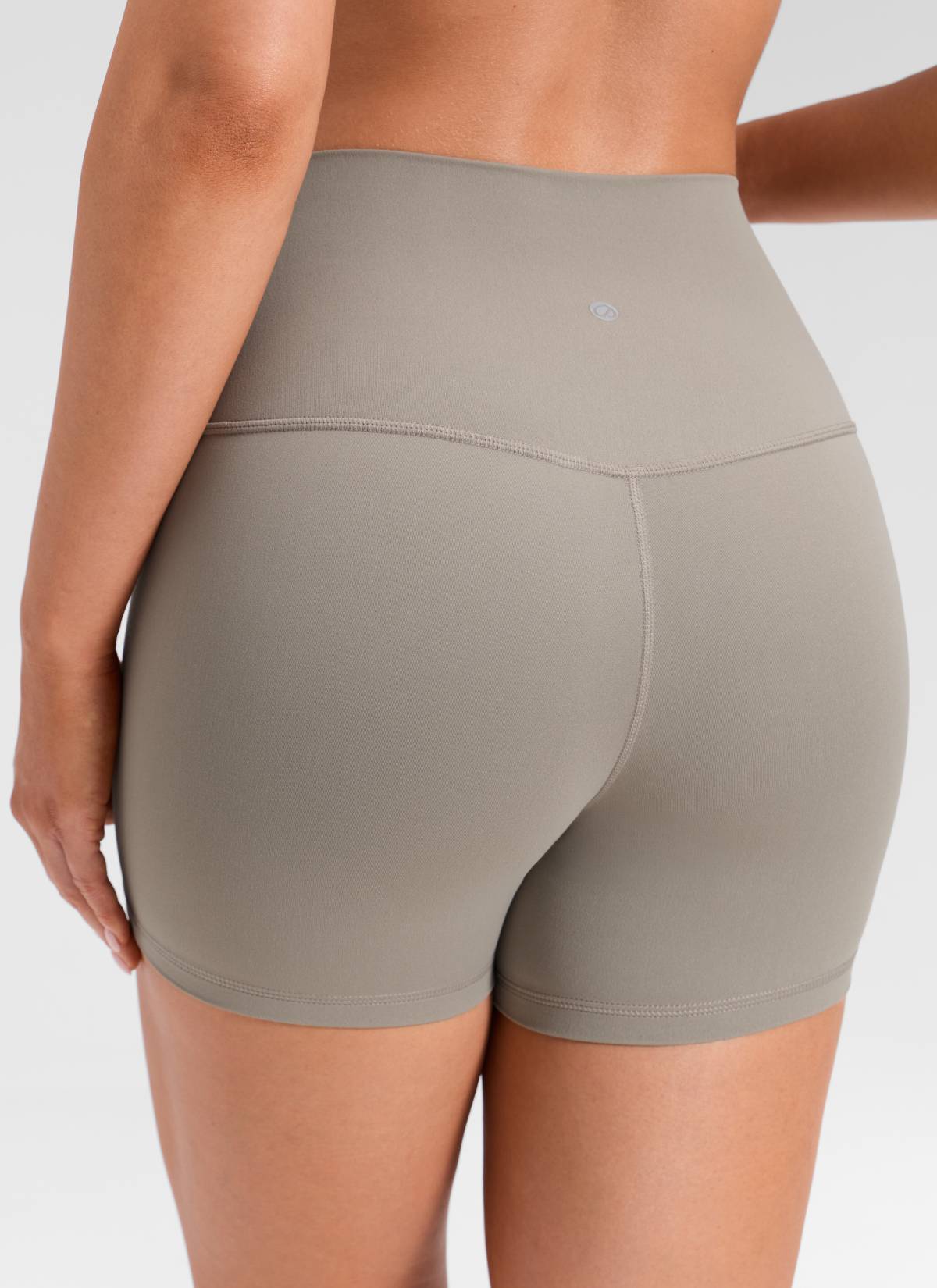 CRZ YOGA Pambabaeng Yoga High Rise Biker Shorts Butterluxe Shorts na 4'' Warm Ash Grey