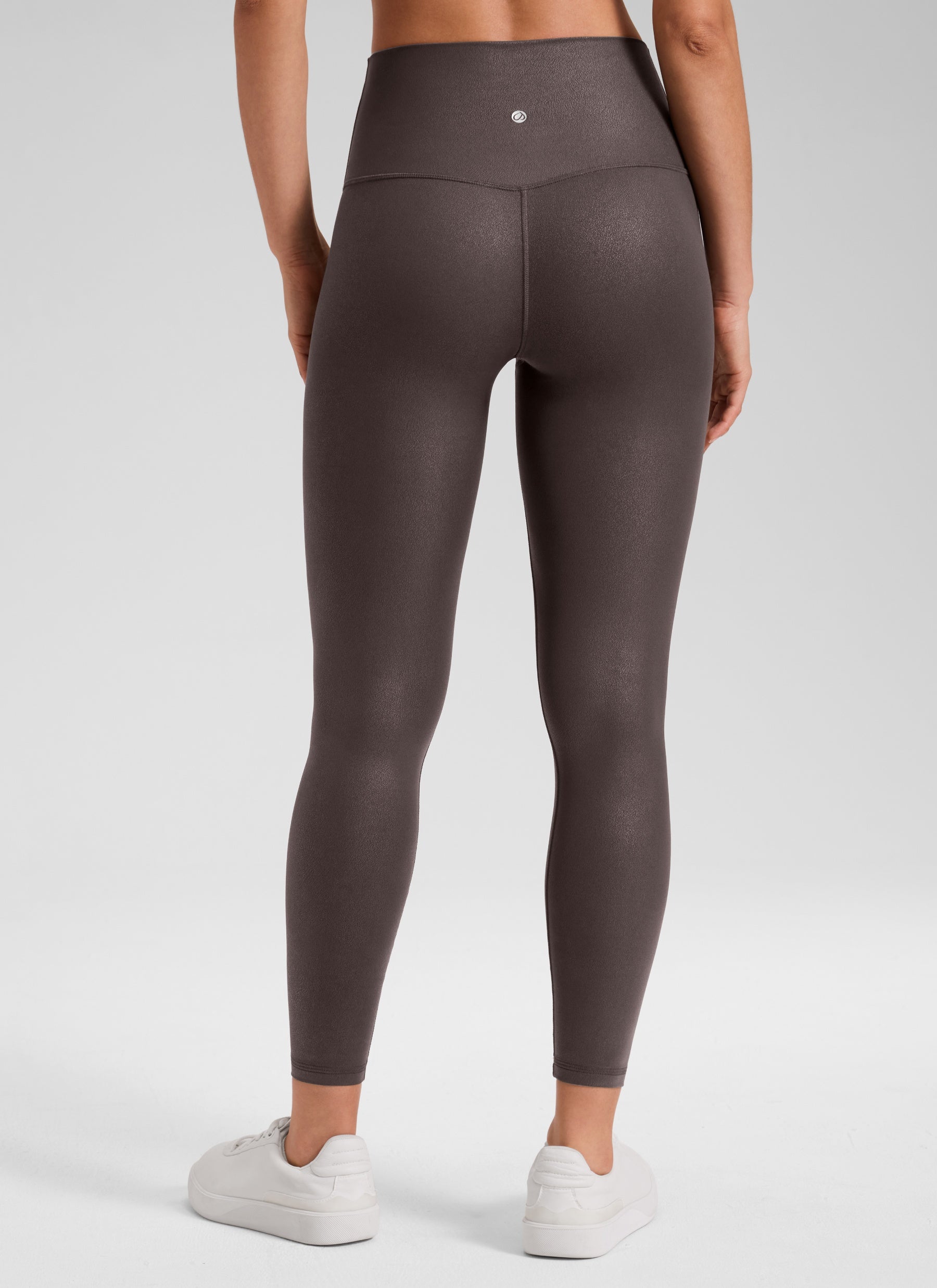 CRZ YOGA Babae Butterluxe Matte na Pekeng Leather na Leggings na may 25'' Hot Fudge Brown Foil na Disenyo