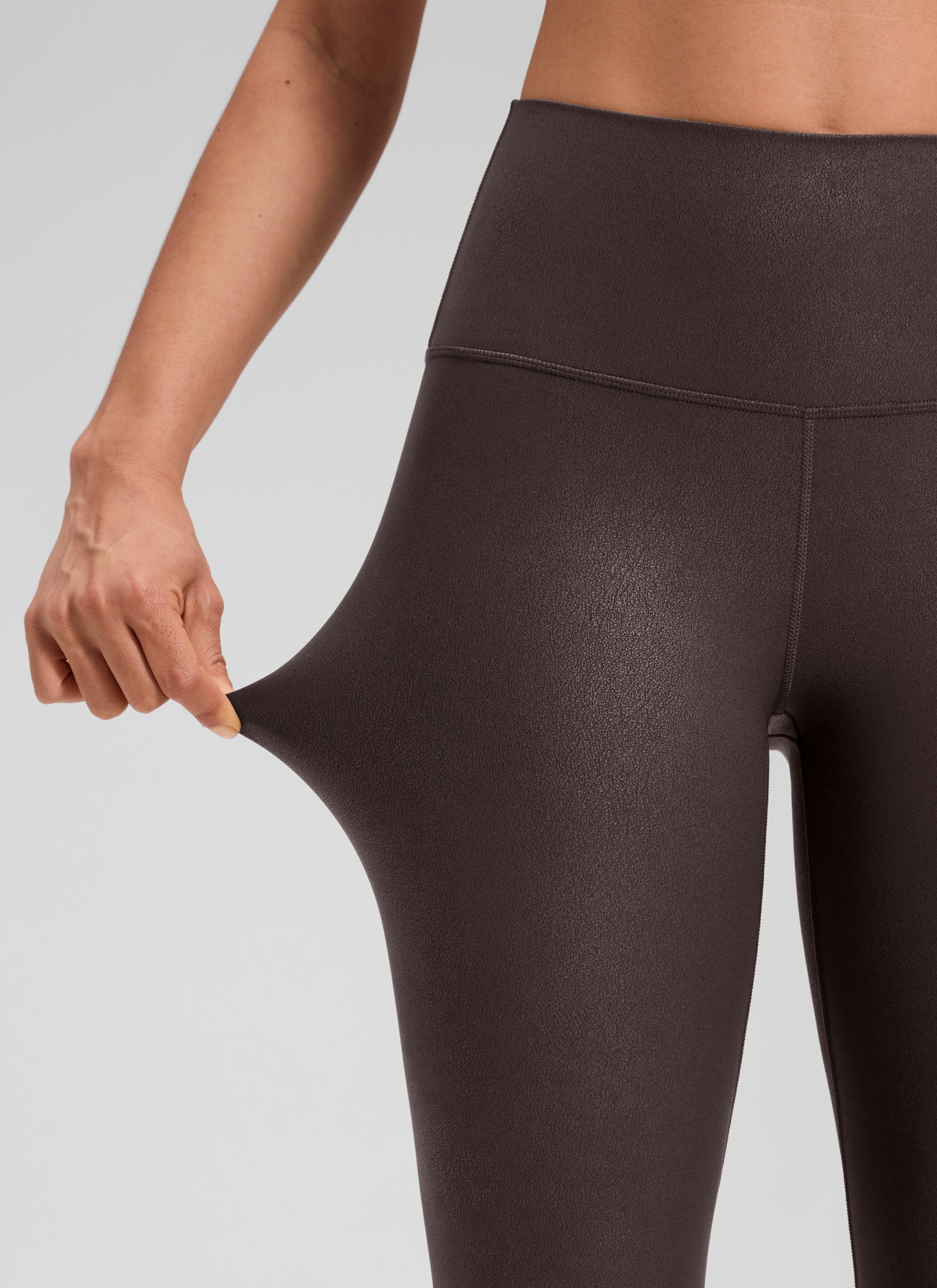 CRZ YOGA Babae Butterluxe Matte na Pekeng Leather na Leggings na may 25'' Hot Fudge Brown Foil na Disenyo