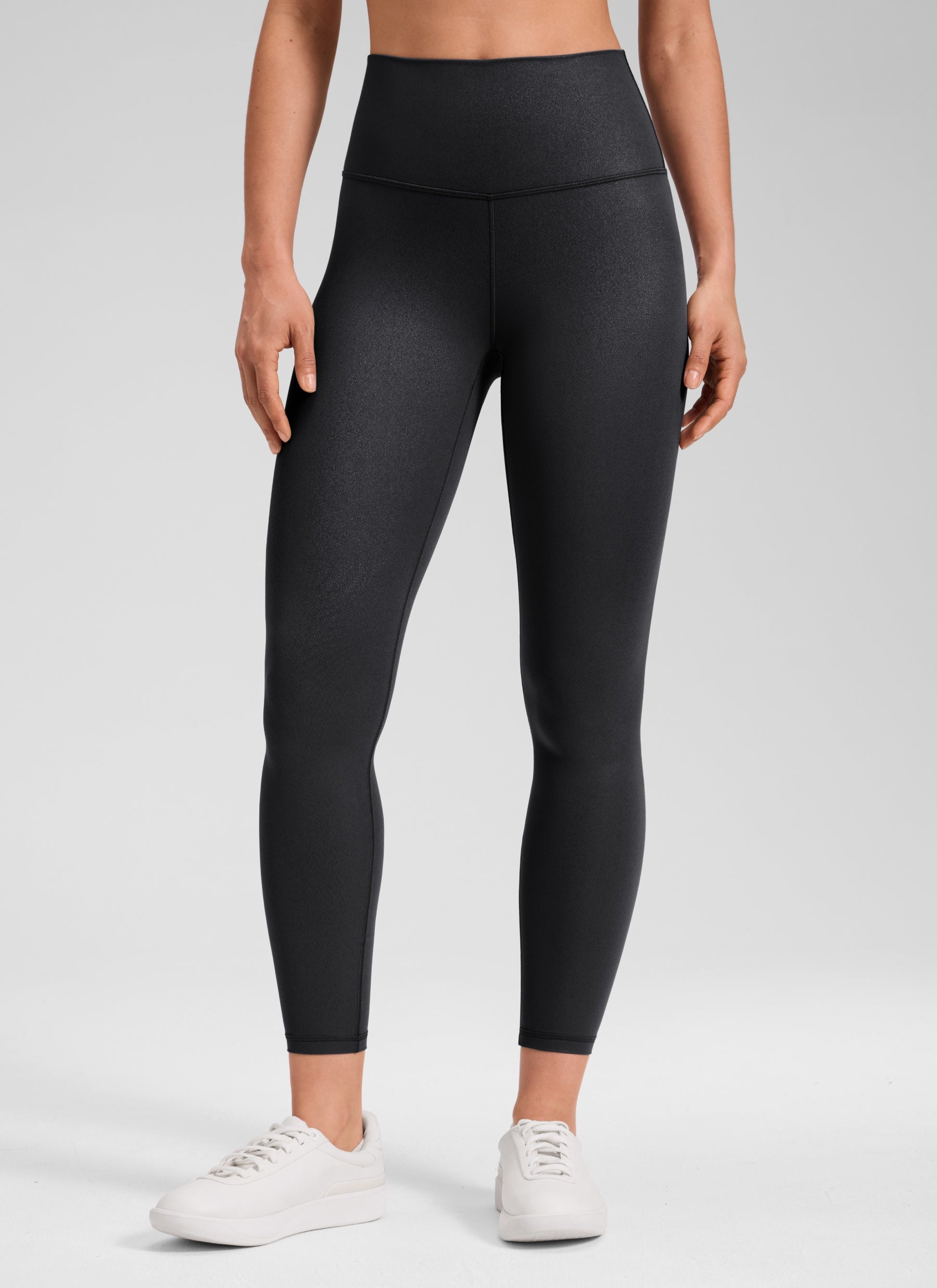 CRZ YOGA Babae Butterluxe Matte na Pekeng Leather na Leggings na may 25'' na Disenyong Itim na Foil