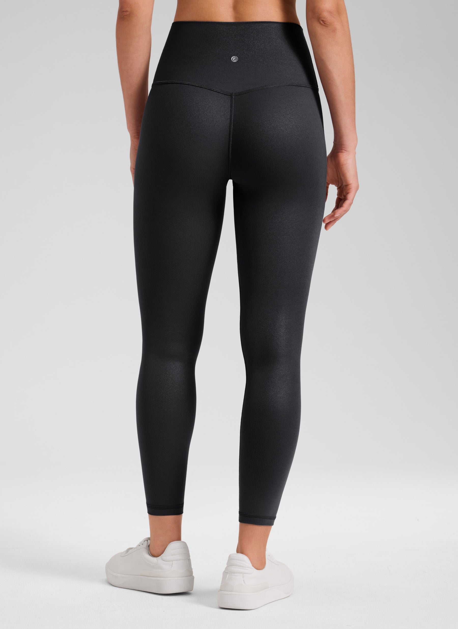 CRZ YOGA Babae Butterluxe Matte na Pekeng Leather na Leggings na may 25'' na Disenyong Itim na Foil