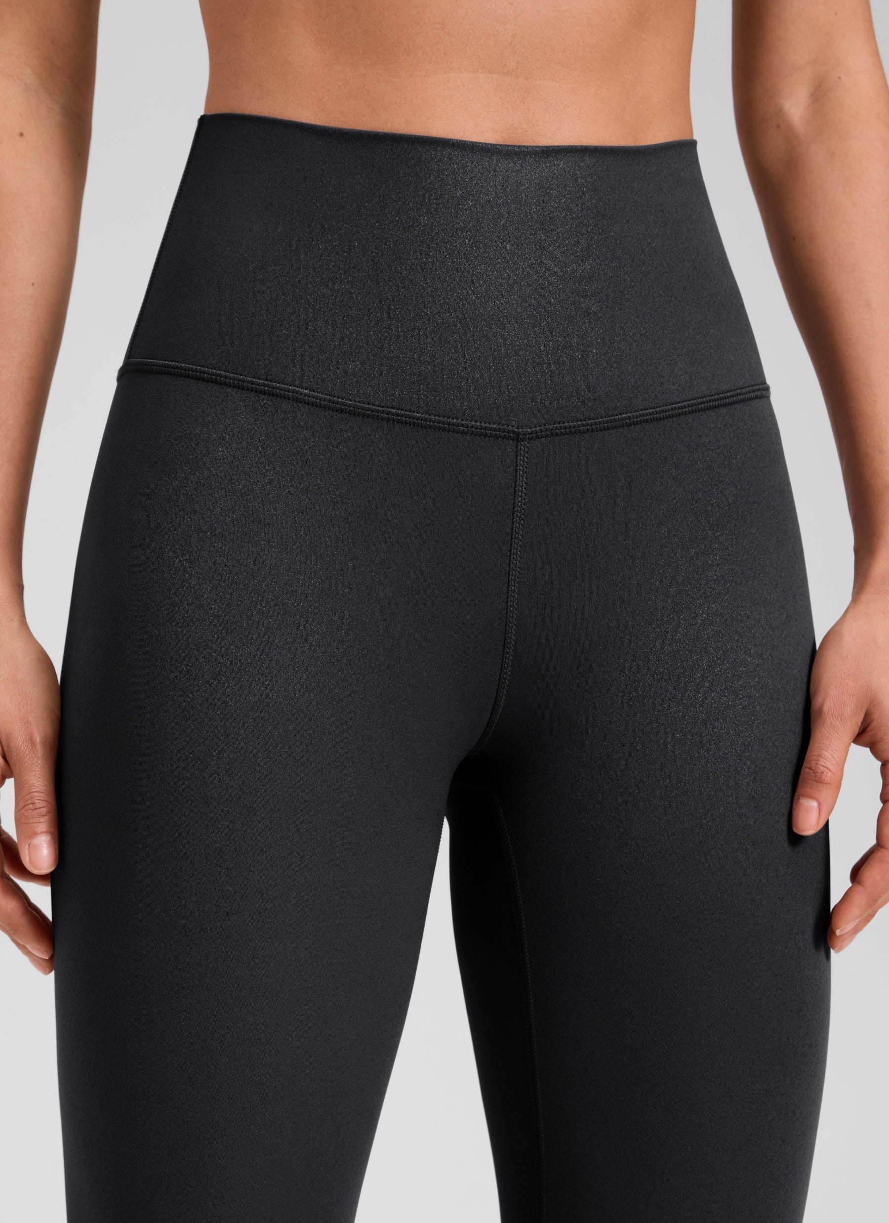 CRZ YOGA Babae Butterluxe Matte na Pekeng Leather na Leggings na may 25'' na Disenyong Itim na Foil