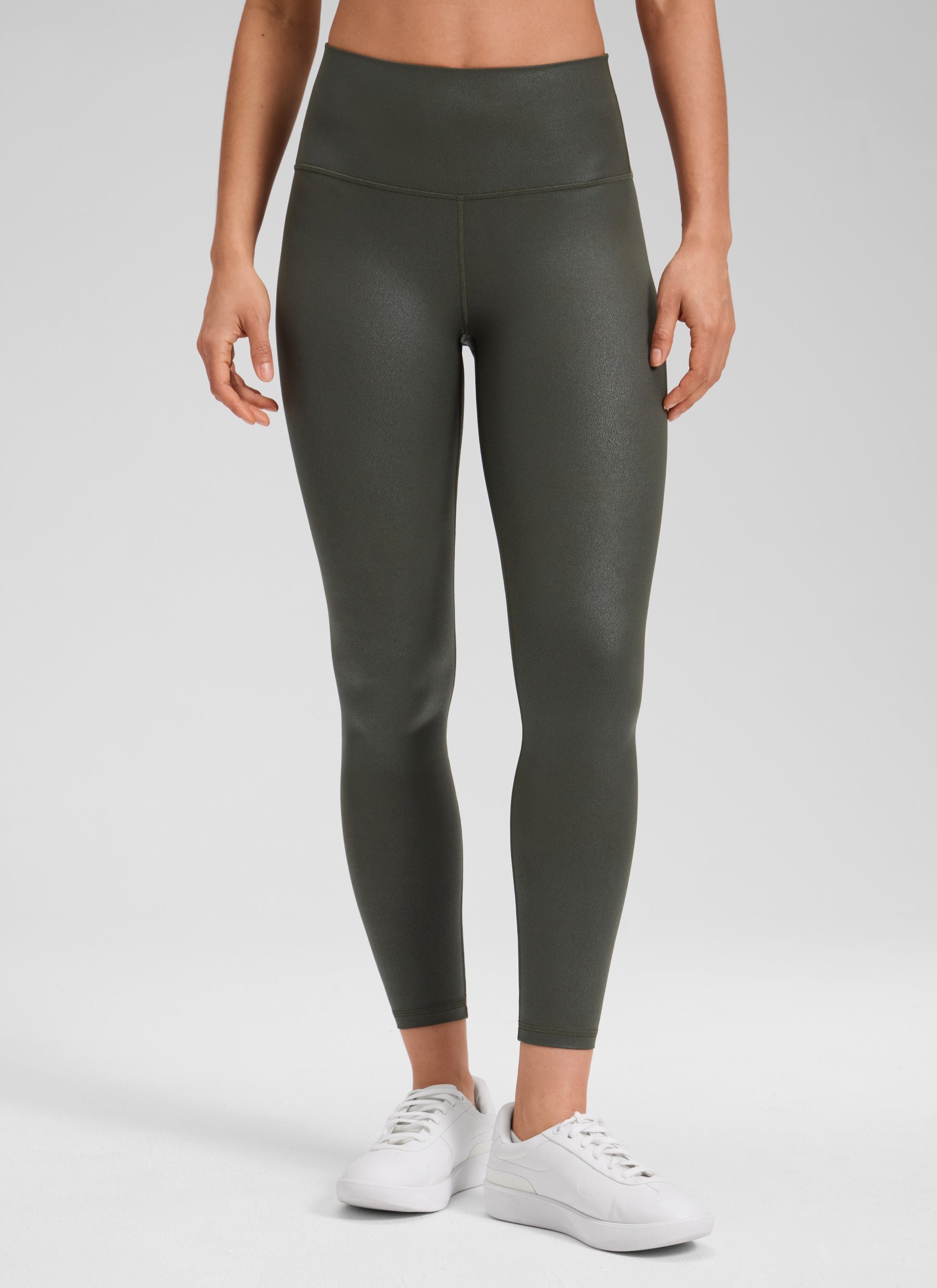 CRZ YOGA Babae Butterluxe Matte na Pekeng Leather na Leggings na 25'' Disenyo ng Foil na Olive Green