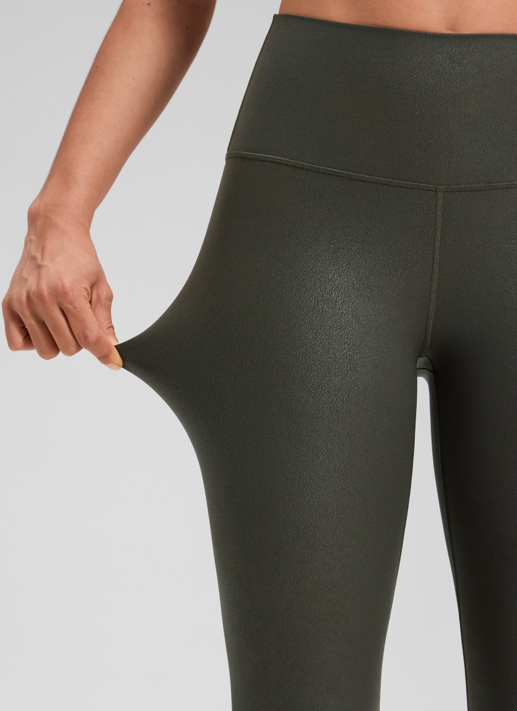 CRZ YOGA Babae Butterluxe Matte na Pekeng Leather na Leggings na 25'' Disenyo ng Foil na Olive Green