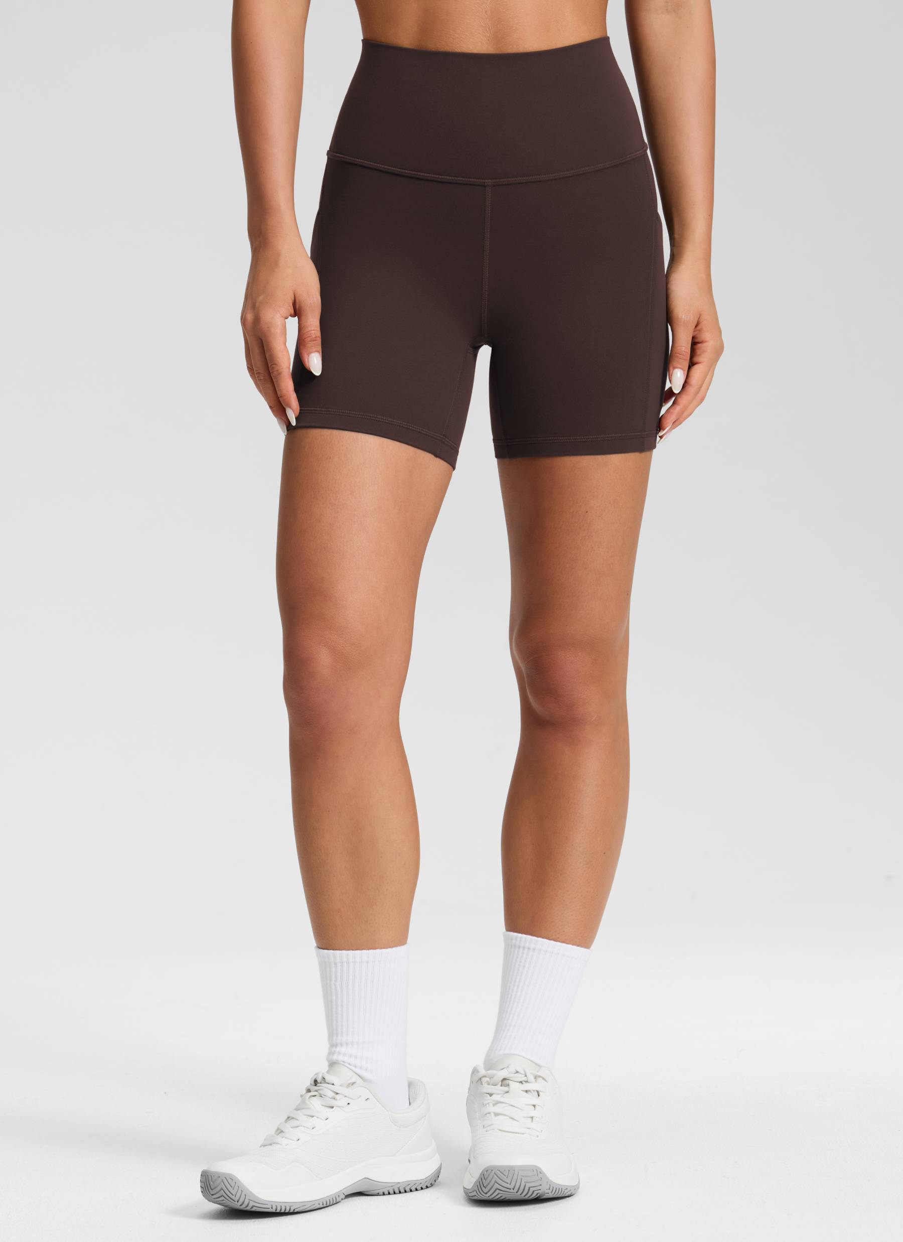 CRZ YOGA Pambabaeng Yoga High Rise Biker Butterluxe Shorts na may Bulsa na 5'' Hot Fudge Brown