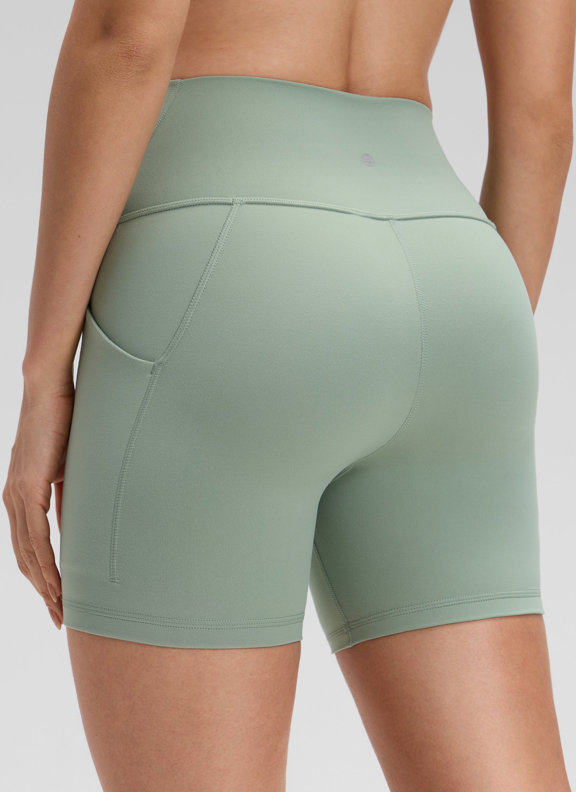 CRZ YOGA Pambabaeng Yoga High Rise Biker Butterluxe Shorts na may Bulsa 5'' Green Palm Court