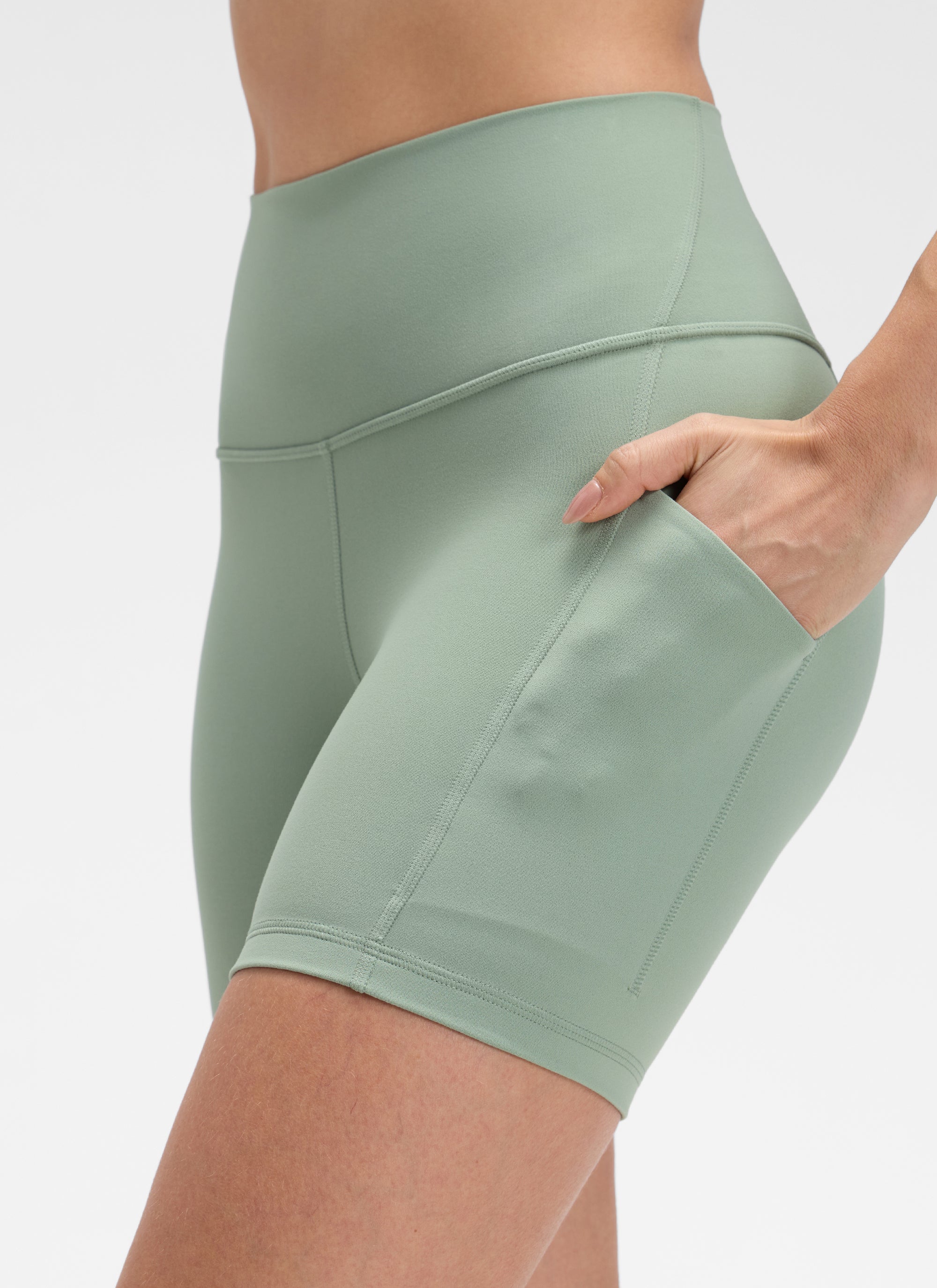 CRZ YOGA Pambabaeng Yoga High Rise Biker Butterluxe Shorts na may Bulsa 5'' Green Palm Court
