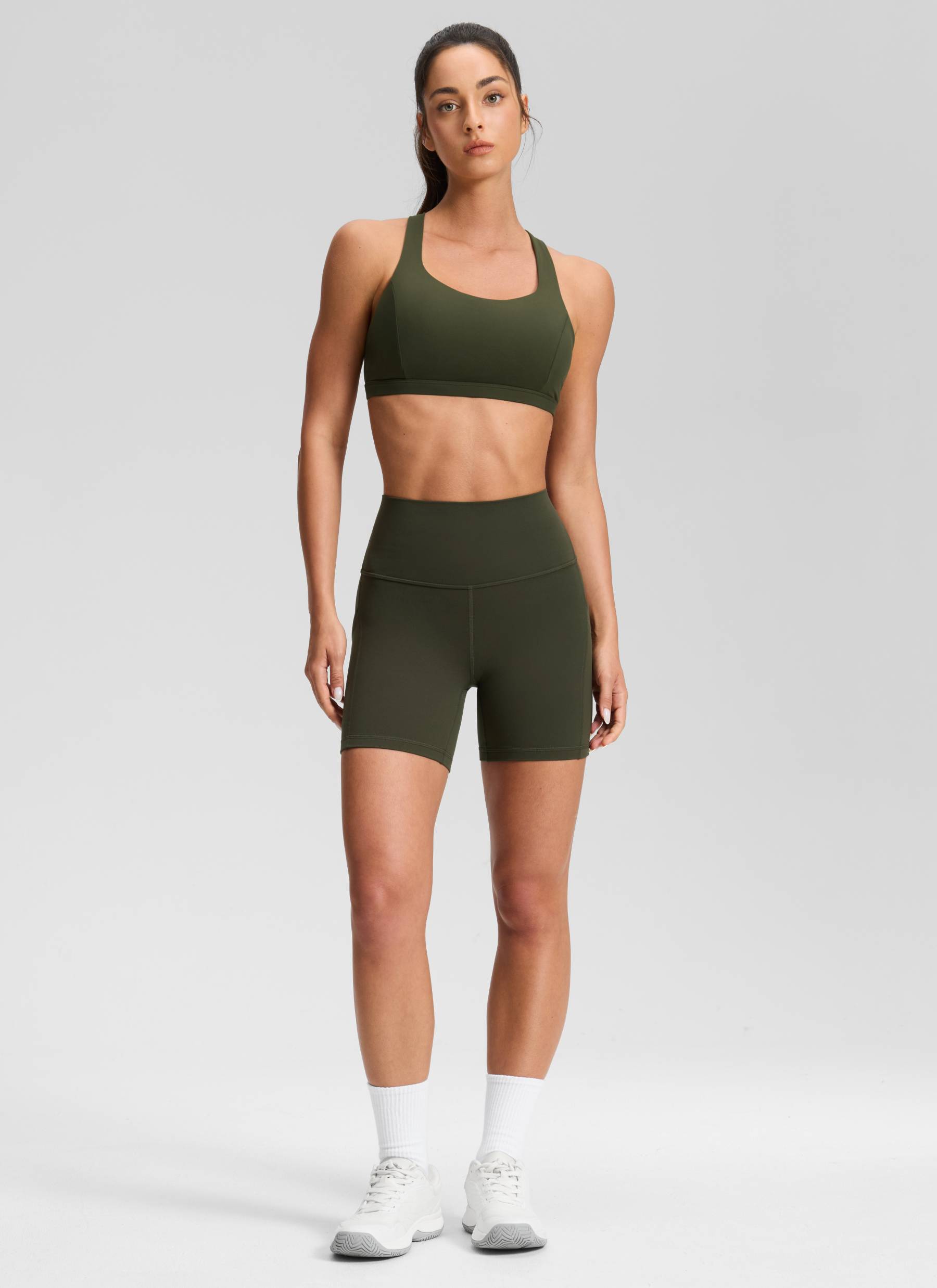 CRZ YOGA Pambabaeng Yoga High Rise Biker Butterluxe Pockets Shorts 13 cm Olive Green