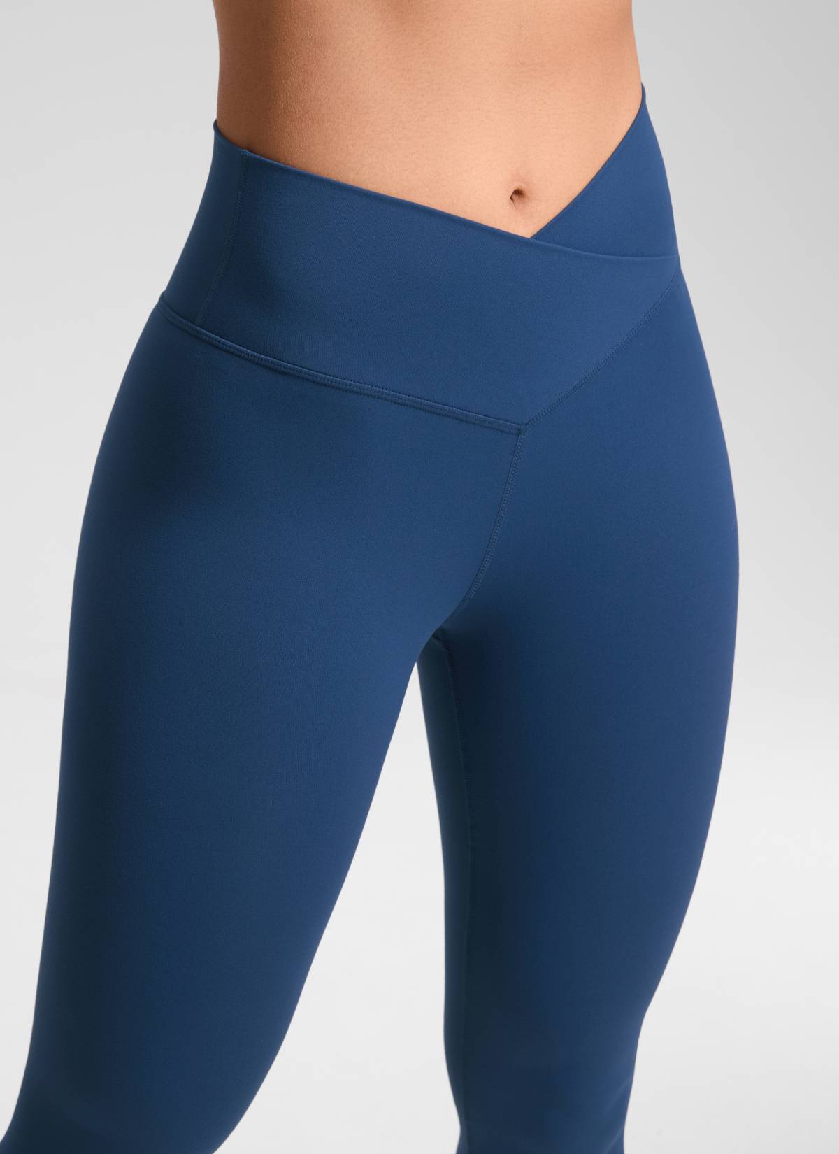 CRZ YOGA Mataas na Sapatos para sa Kababaihan Butterluxe Yoga Leggings 25'' V Cross Waist French Navy