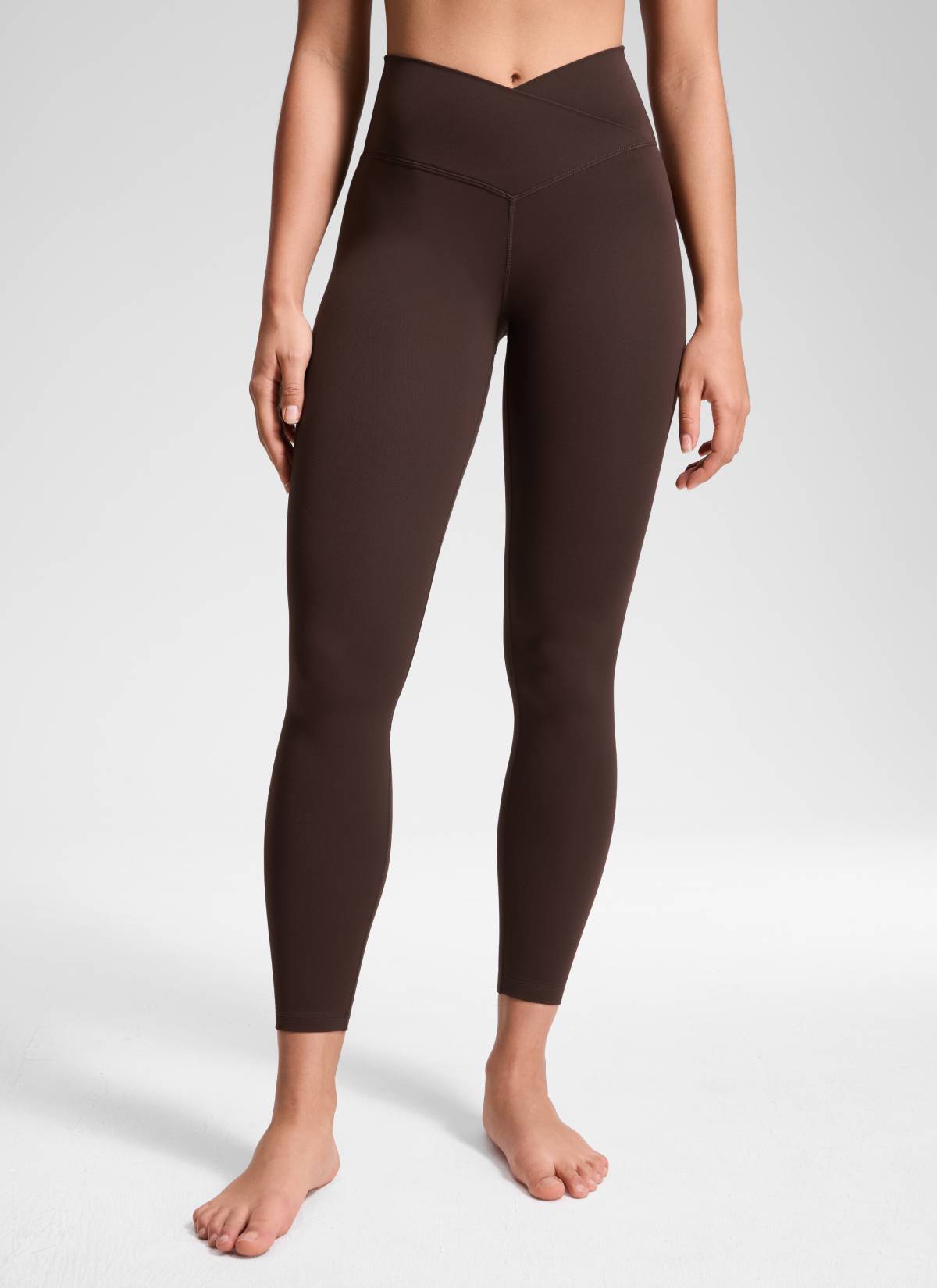 CRZ YOGA Mataas na Sapatos para sa Kababaihan Butterluxe Yoga Leggings 25'' V Cross Waist Hot Fudge Brown