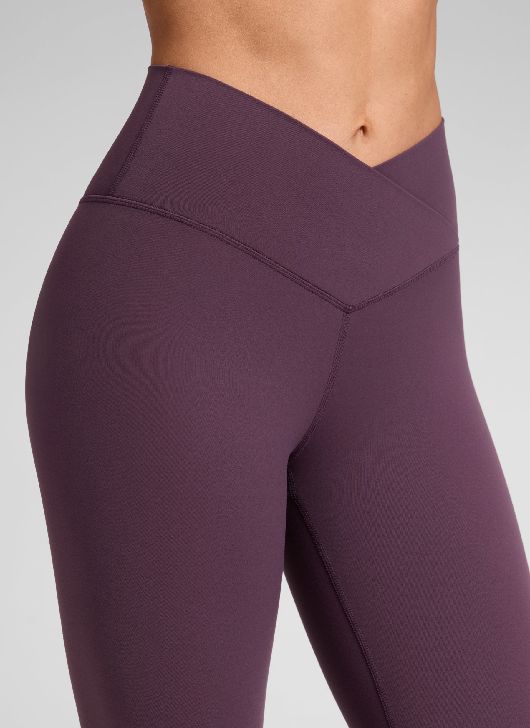 CRZ YOGA Mataas na Sapatos para sa Kababaihan Butterluxe Yoga Leggings 25'' V Cross Waist Grape Thistle Purple