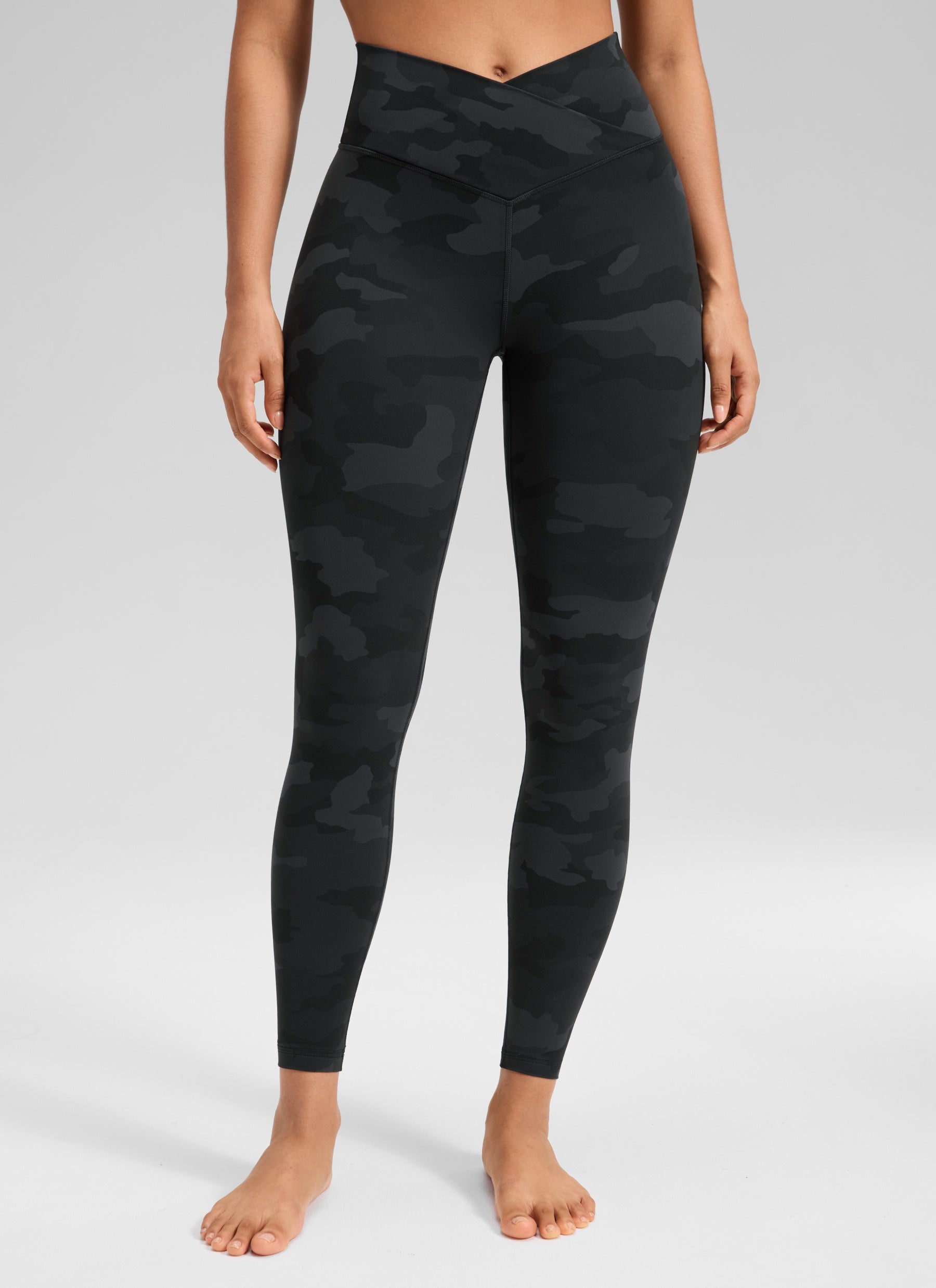 CRZ YOGA Mataas na Sapatos para sa Kababaihan Butterluxe Yoga Leggings 25'' V Cross Waist Dark Grey Camouflage 2