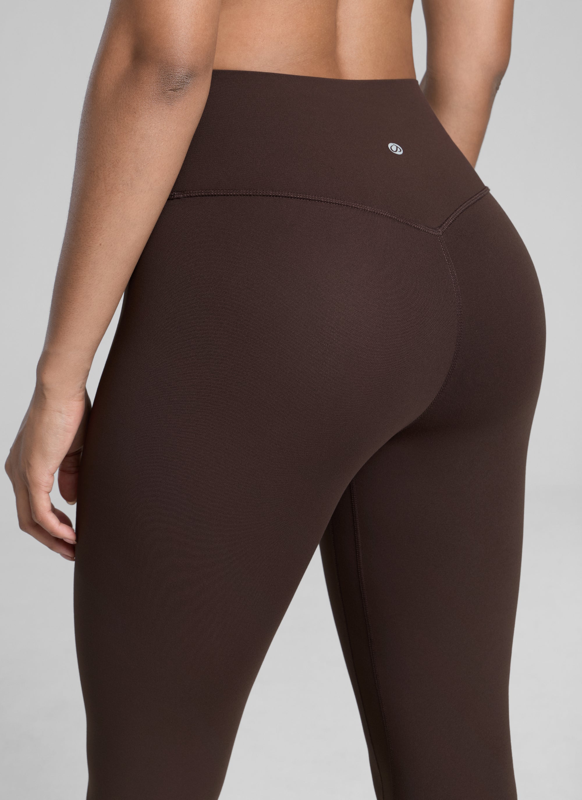 CRZ YOGA Pambabaeng Pag-eehersisyo Mataas na Pagtaas Butterlift Yoga Leggings 25'' Hot Fudge Brown