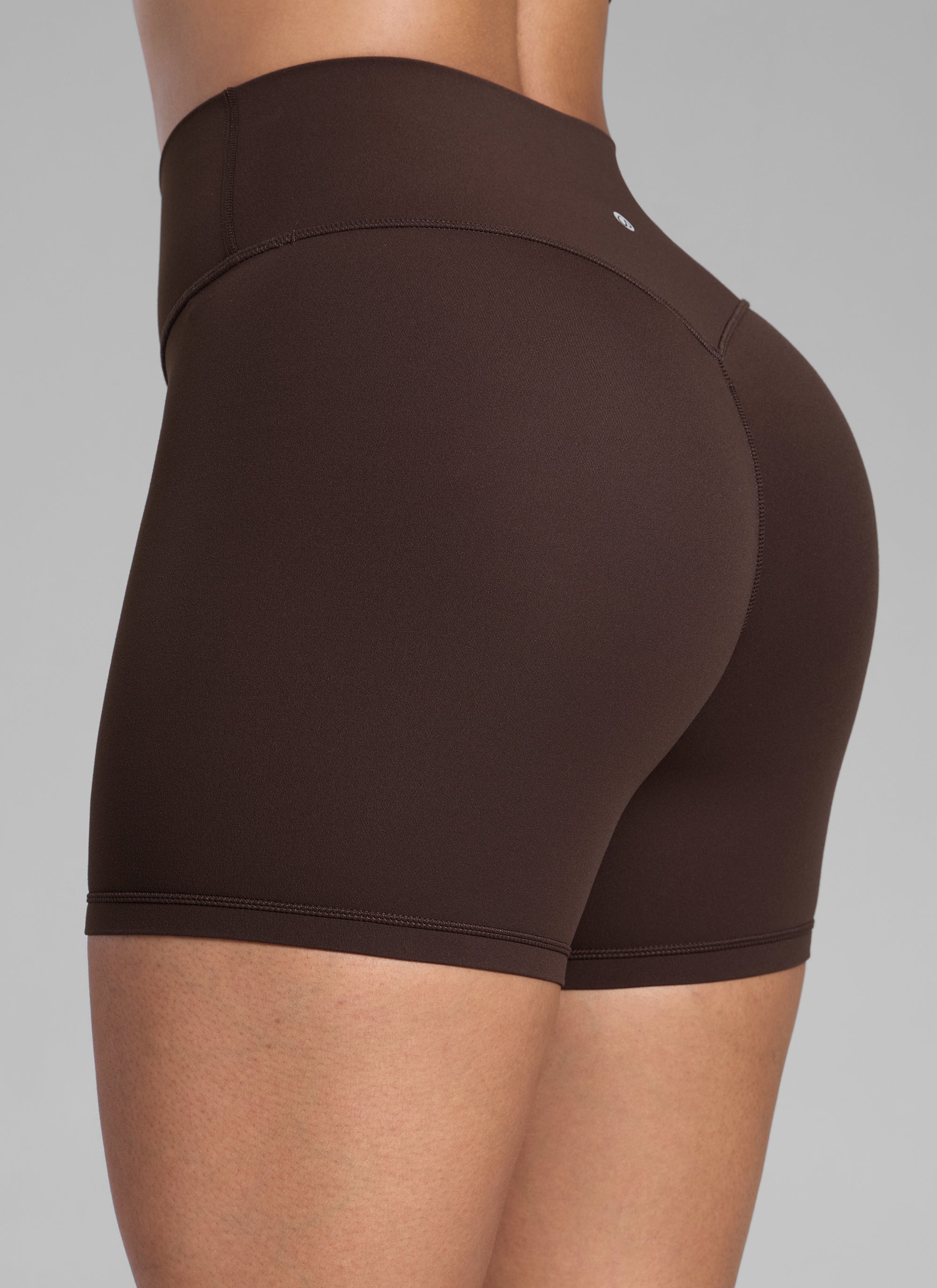 CRZ YOGA Pambabae Butterlift Scrunch Butt Atheletic Workout Biker Shorts Hot Fudge Brown