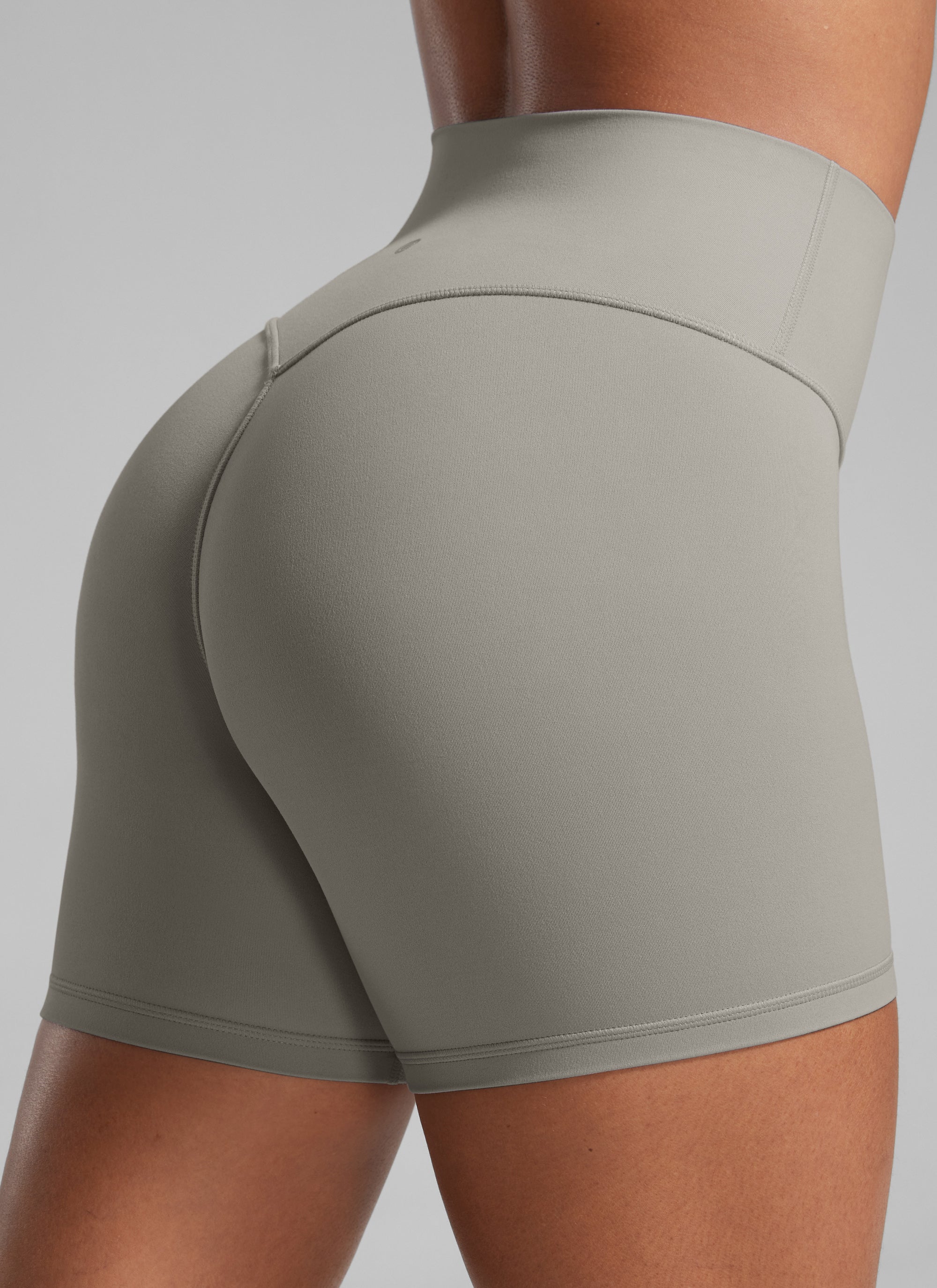 CRZ YOGA Pambabae Butterlift Scrunch Butt Atheletic Workout Biker Shorts Rocky Grey