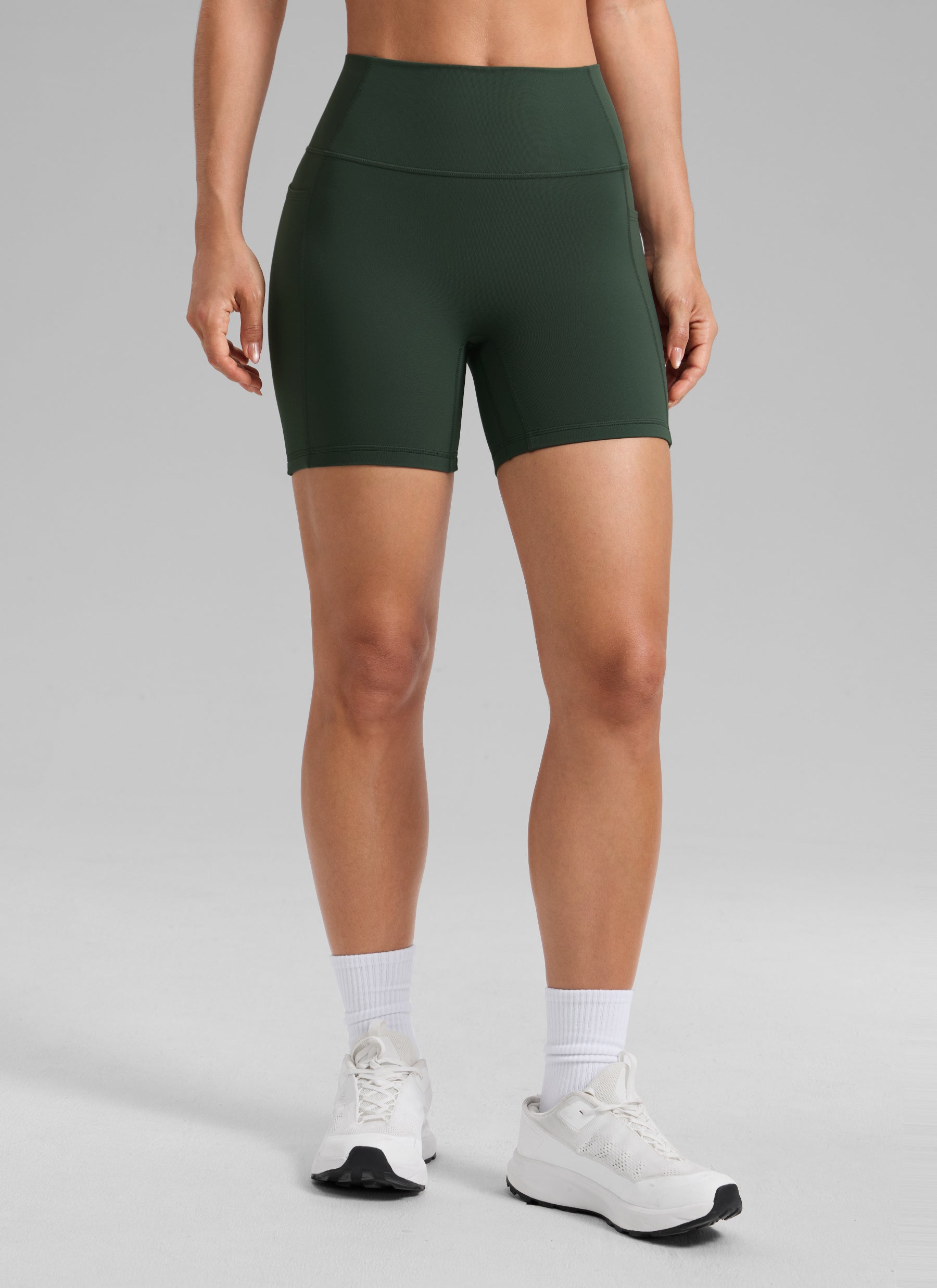 CRZ YOGA Butterlift Pambabaeng Slunch Butt No Front Seam Pocket Biker Shorts 5'' Legend Green