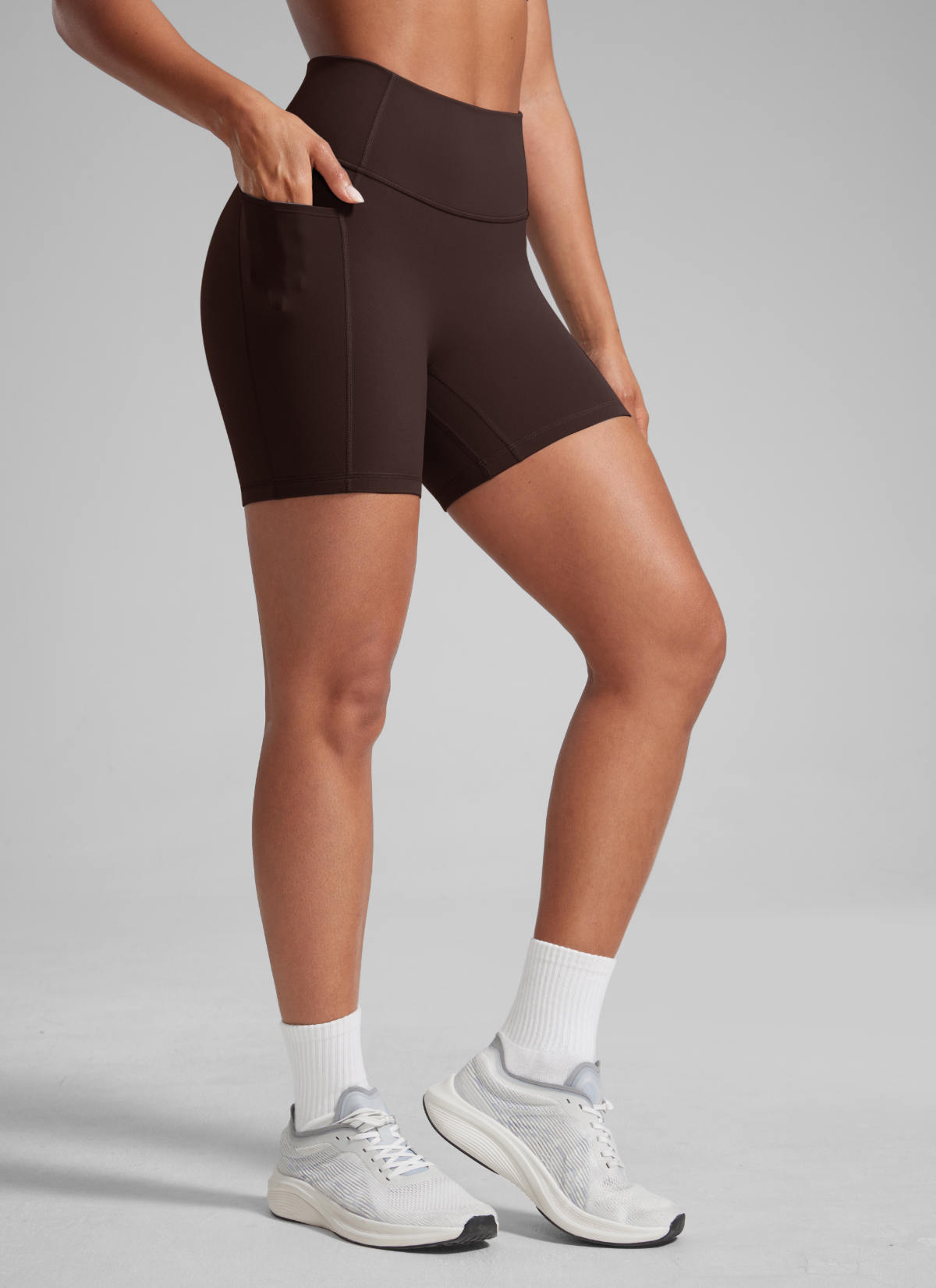 CRZ YOGA Butterlift Pambabaeng Slunch Butt No Front Seam Pocket Biker Shorts 5'' Hot Fudge Brown