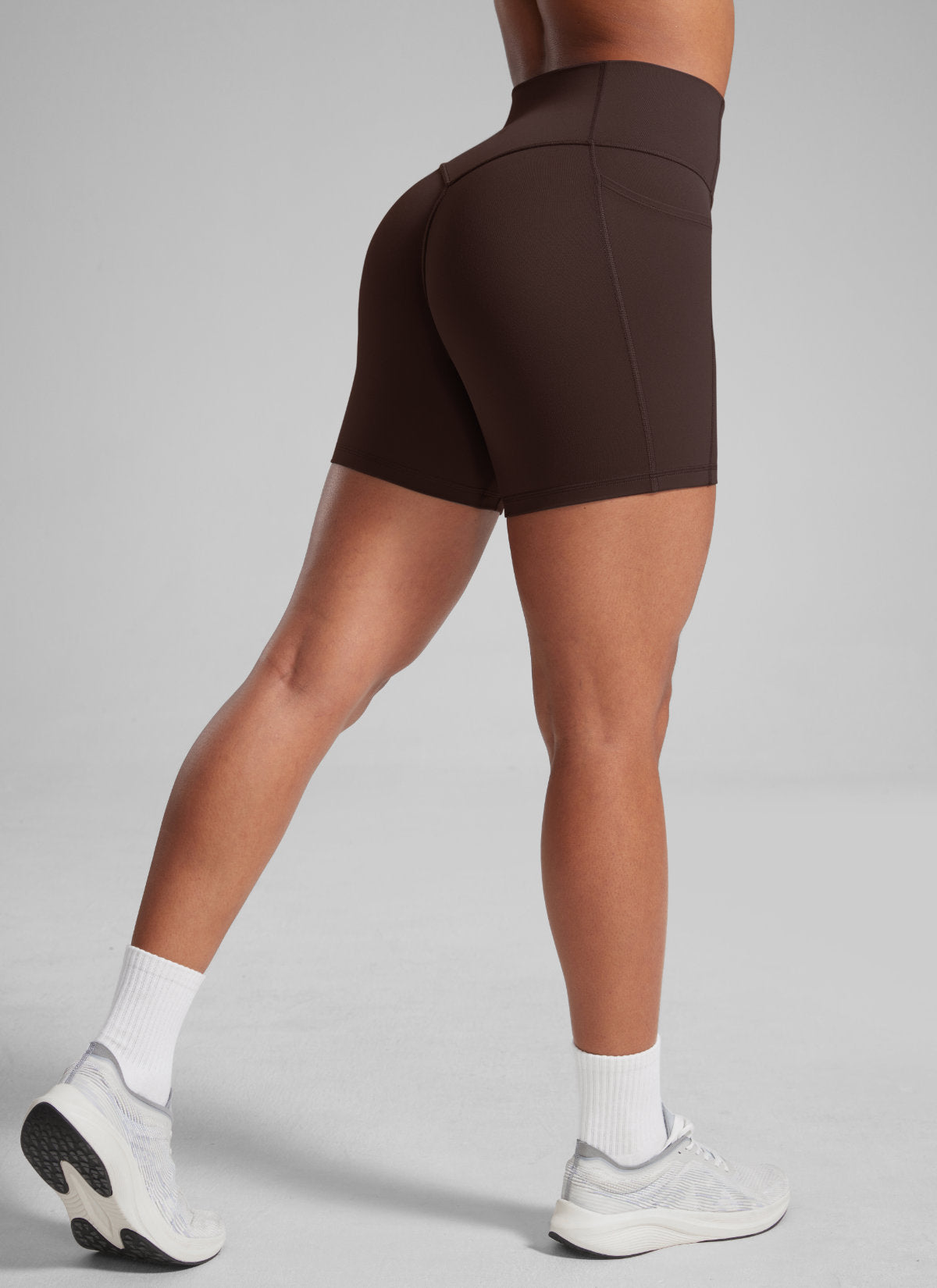 CRZ YOGA Butterlift Pambabaeng Slunch Butt No Front Seam Pocket Biker Shorts 5'' Hot Fudge Brown