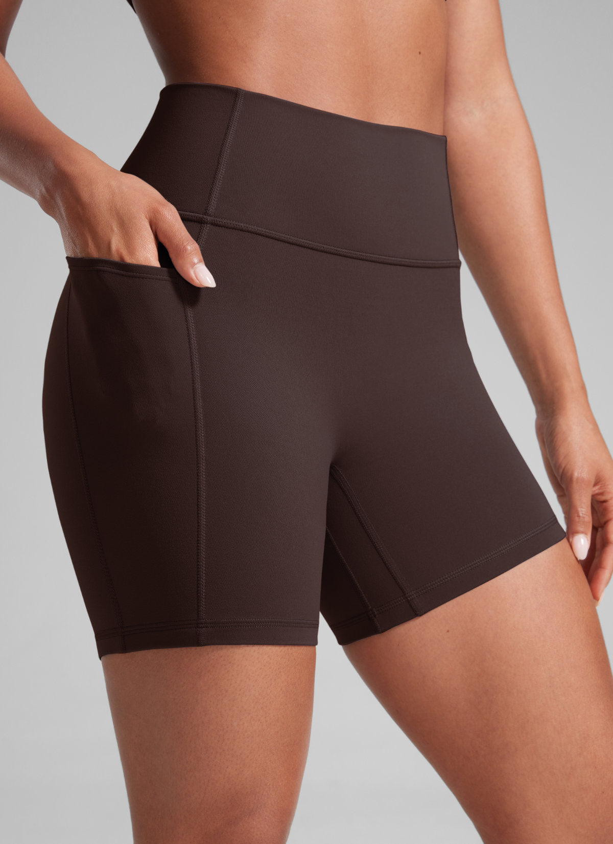 CRZ YOGA Butterlift Pambabaeng Slunch Butt No Front Seam Pocket Biker Shorts 5'' Hot Fudge Brown
