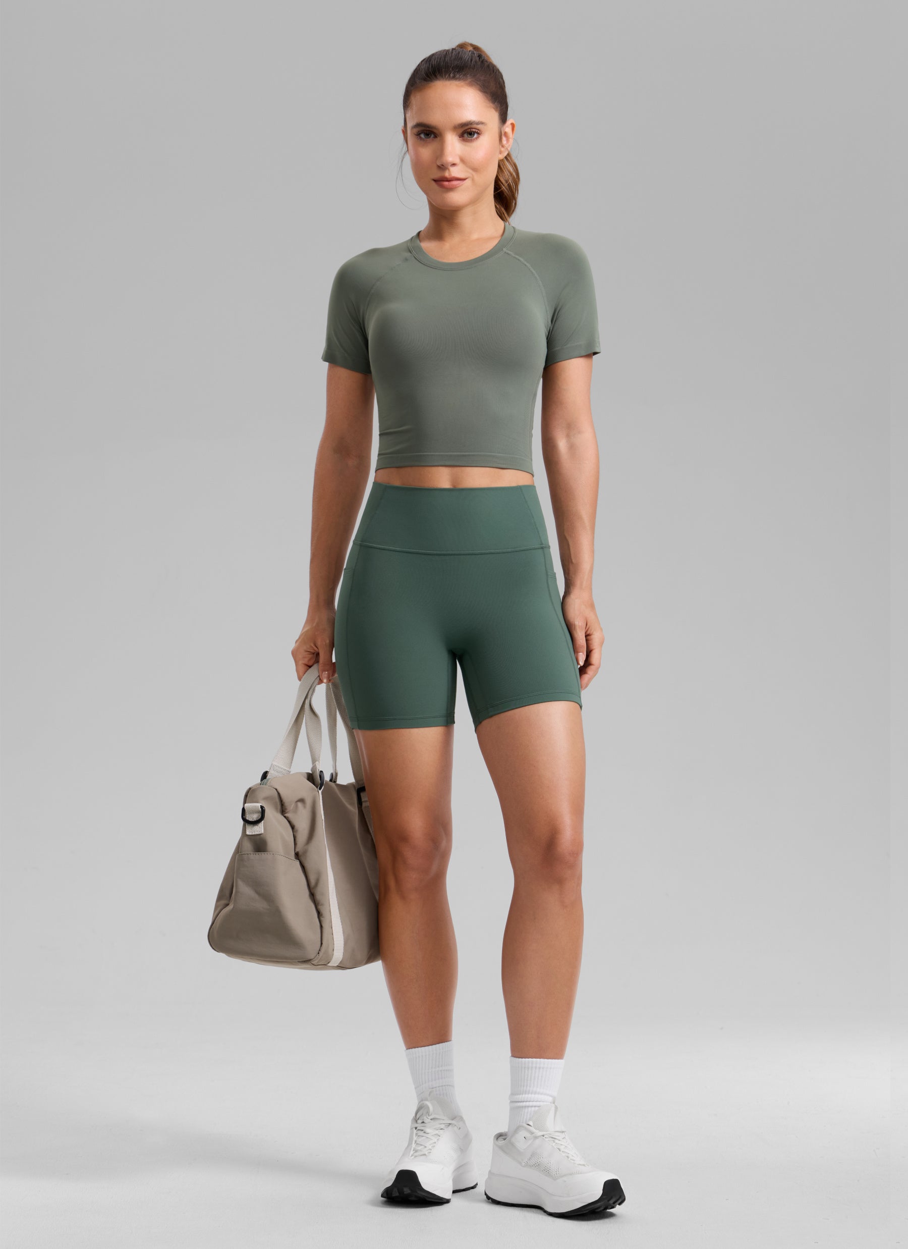 CRZ YOGA Butterlift Pambabaeng Slunch Butt No Front Seam Pocket Biker Shorts 5'' Dark Forest Green