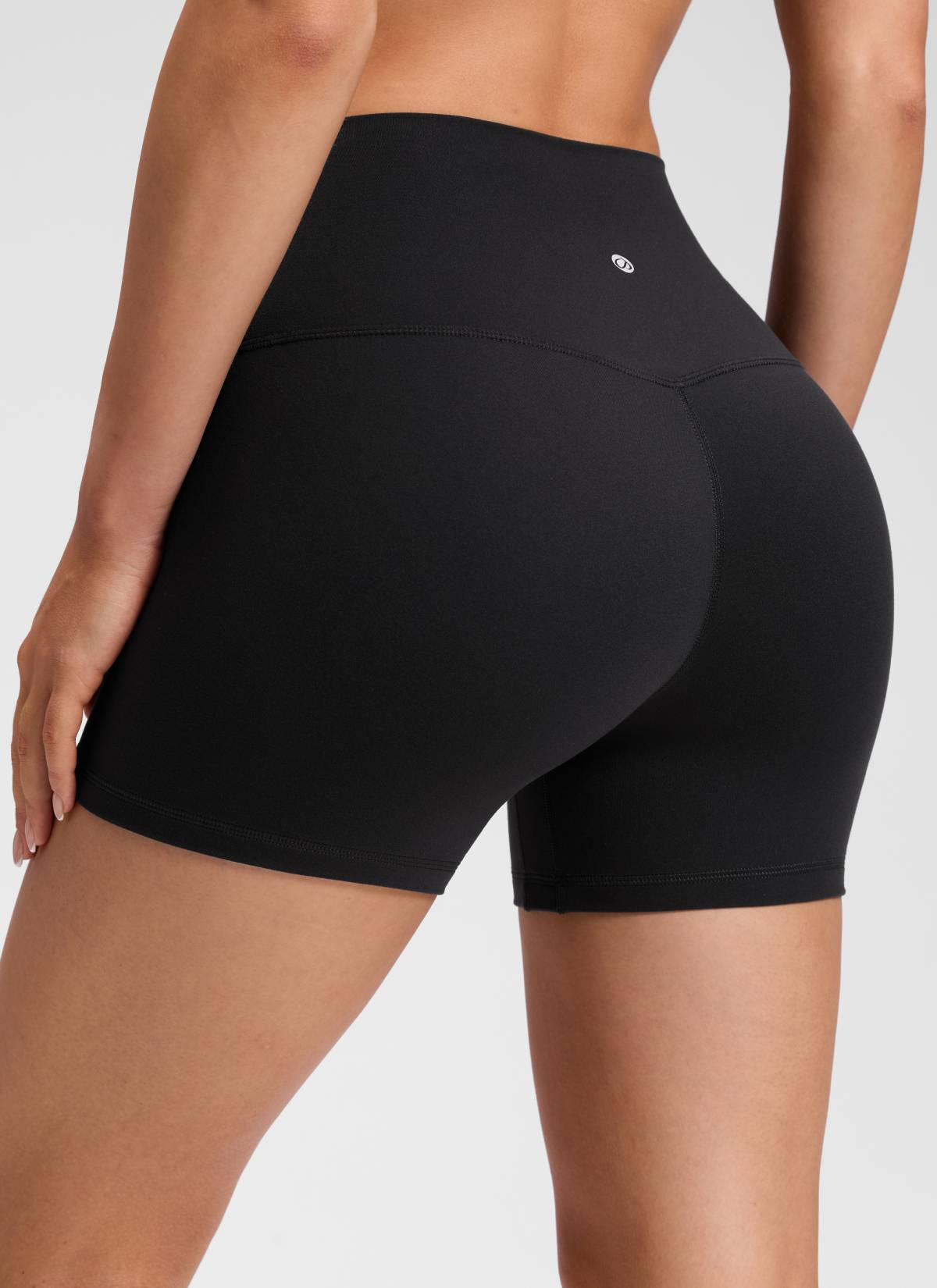 CRZ YOGA Pambabae Butterluxe Yoga High Rise No Front Seam Shorts 4'' Itim