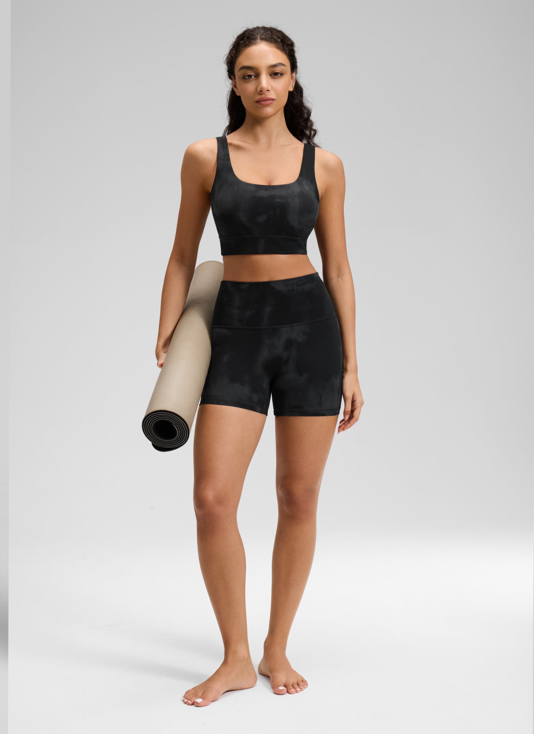 CRZ YOGA Pambabae Butterluxe Yoga High Rise No Front Seam Shorts 4'' Black Tie Dye Flowers