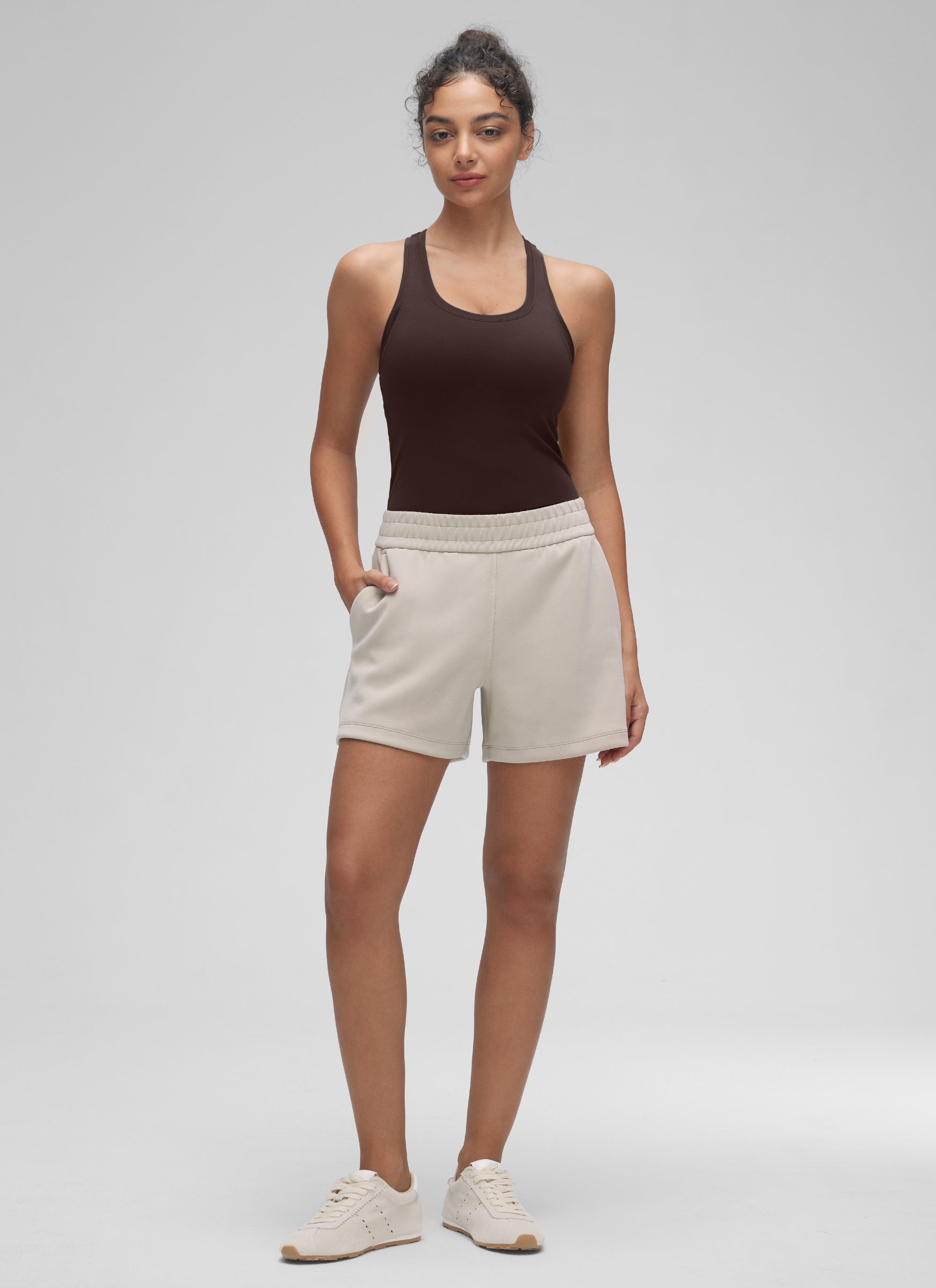 CRZ YOGA Pambabaeng Yoga Masikip na Kasuotan Butterluxe Crewneck Tank Top Racerback Hot Fudge Brown