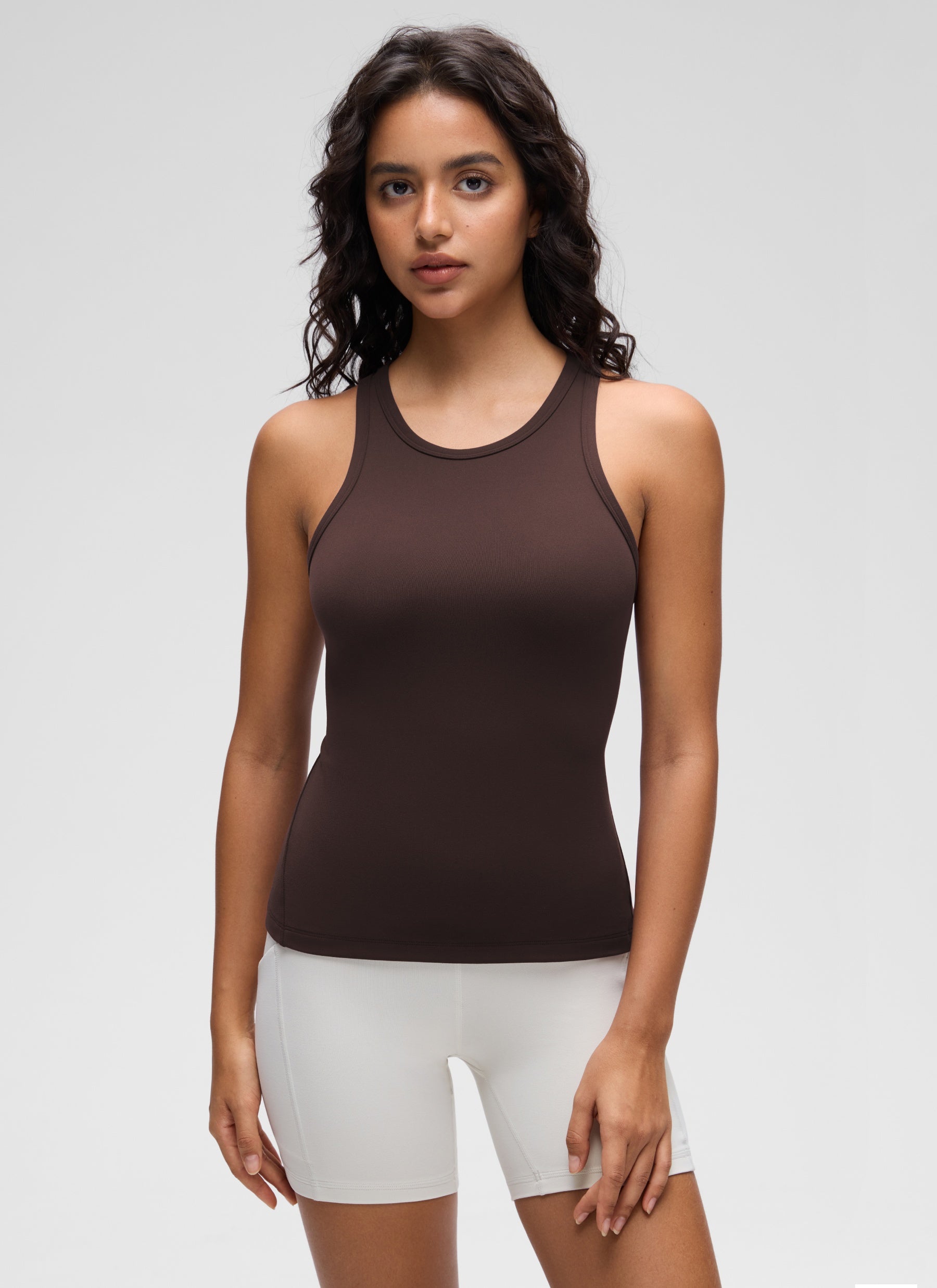 CRZ YOGA Pambabaeng Yoga Tight Fit Tops Butterluxe Tank Top na Mataas ang Neck Hot Fudge na Kayumanggi