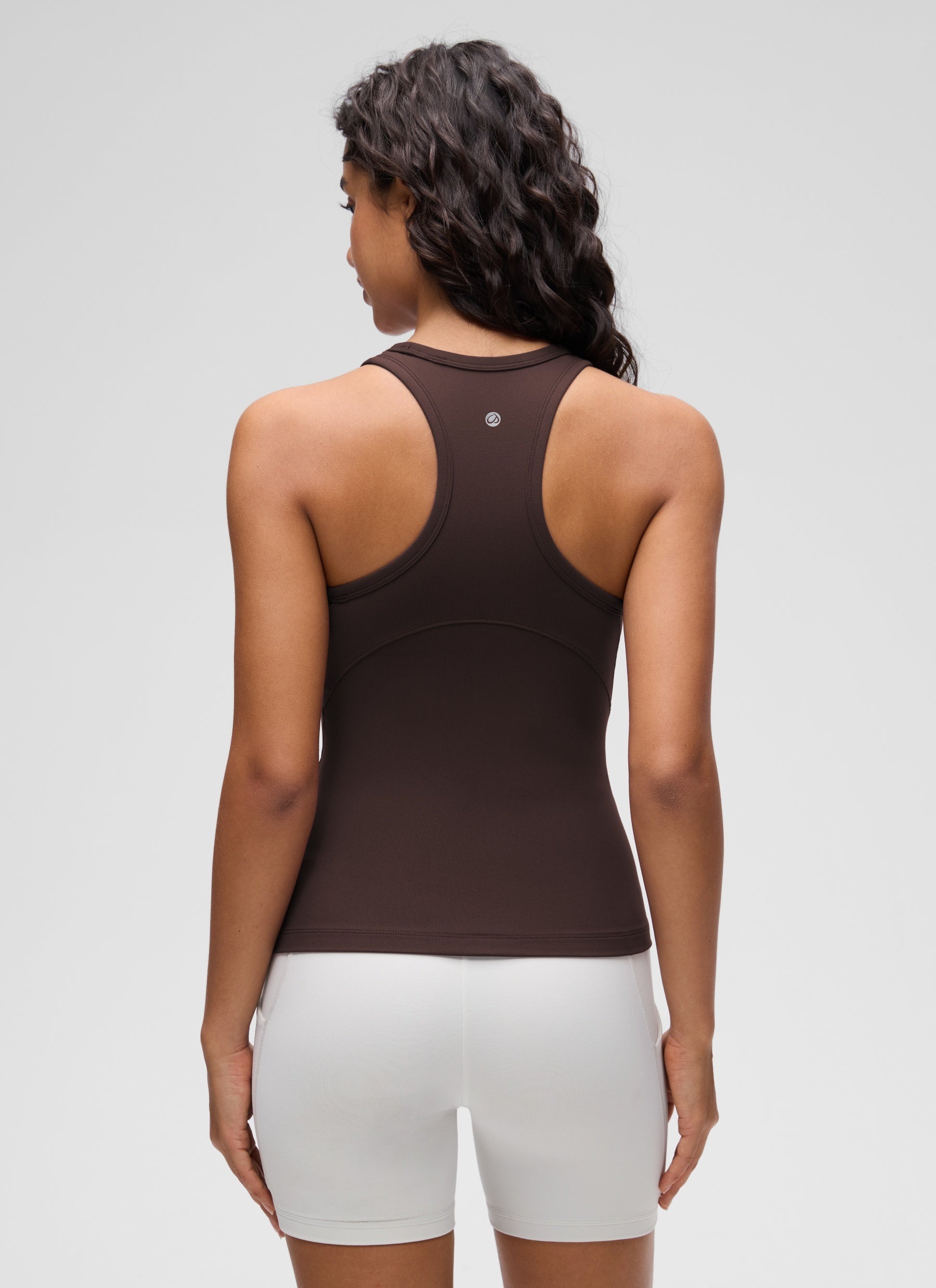 CRZ YOGA Pambabaeng Yoga Tight Fit Tops Butterluxe Tank Top na Mataas ang Neck Hot Fudge na Kayumanggi