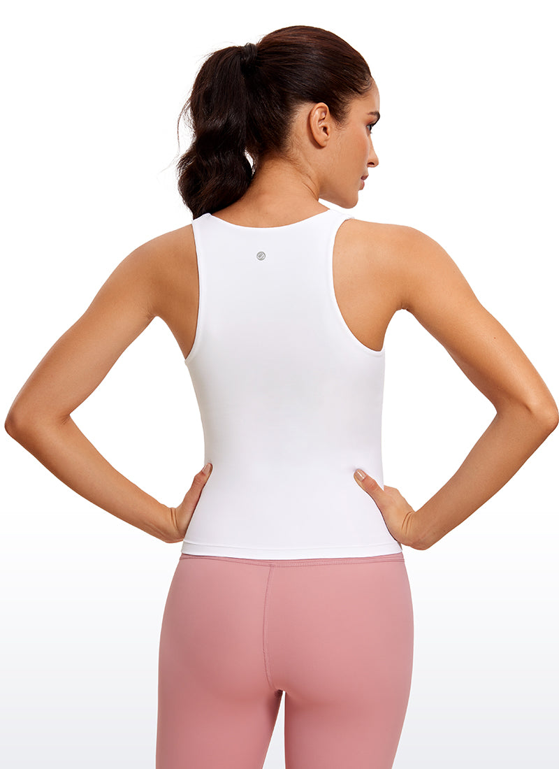 CRZ YOGA Pambabaeng Yoga Slim Fit Tops Butterluxe Built-in na Bra na may V Neck na Puti