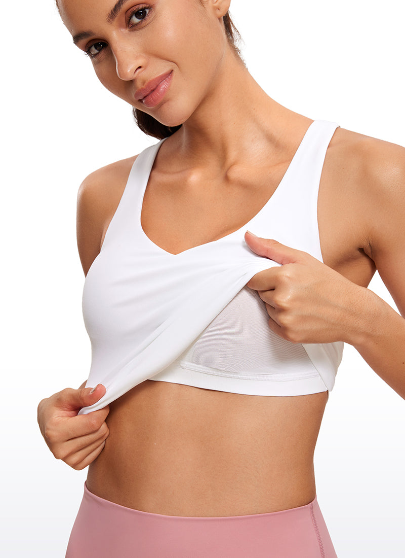 CRZ YOGA Pambabaeng Yoga Slim Fit Tops Butterluxe Built-in na Bra na may V Neck na Puti
