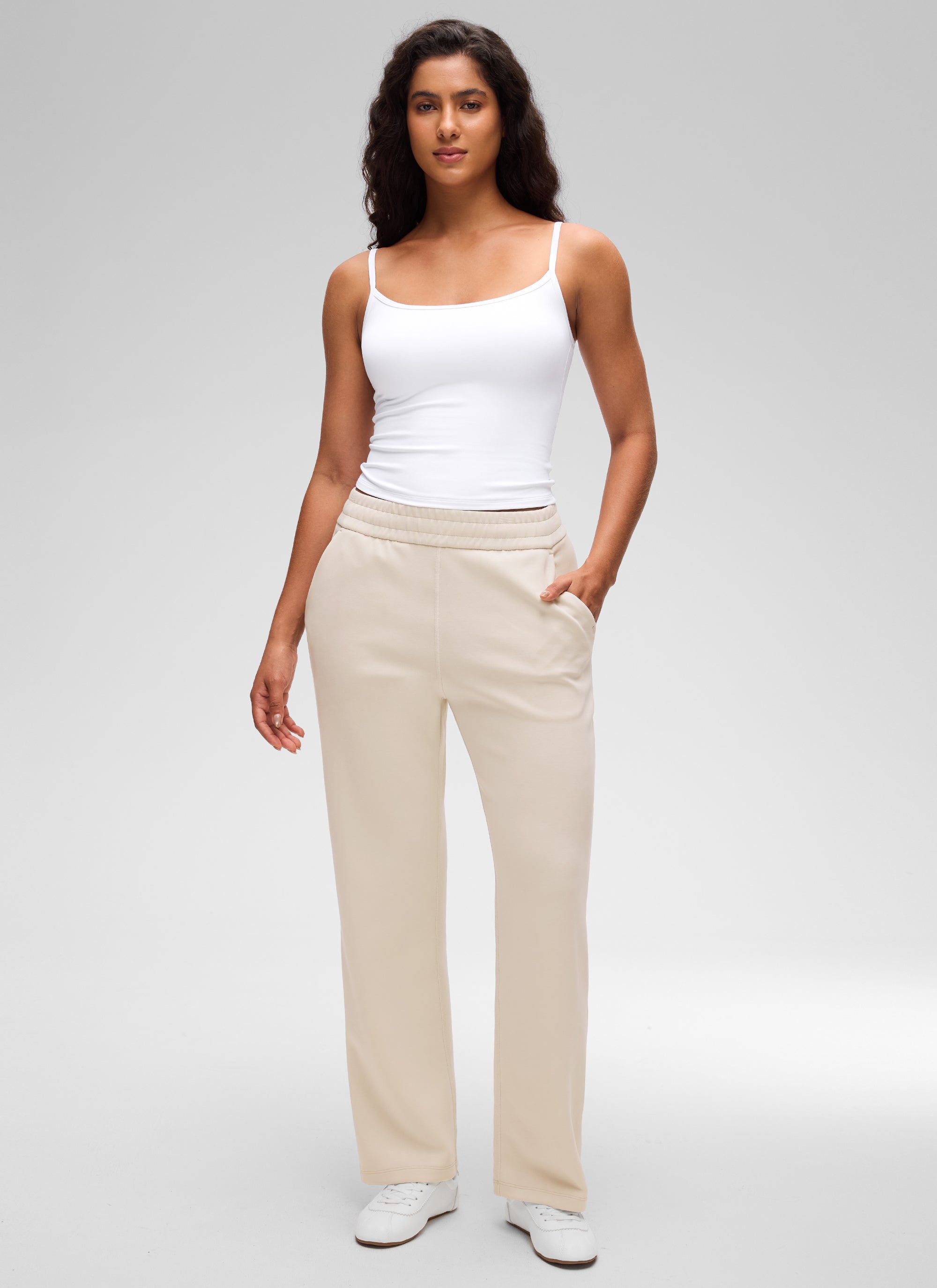 CRZ YOGA Pambabae Butterluxe Kaswal na Scoop Neck U Back Double Lined Tank White