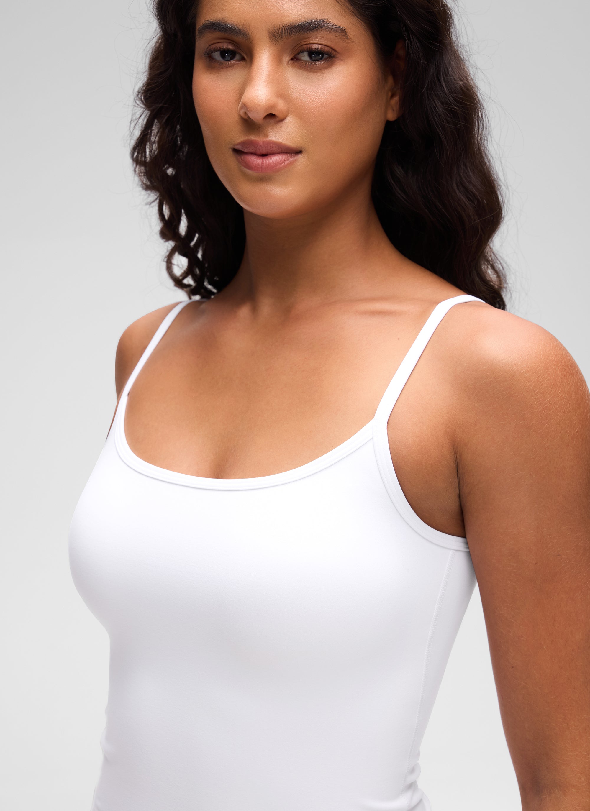 CRZ YOGA Pambabae Butterluxe Kaswal na Scoop Neck U Back Double Lined Tank White