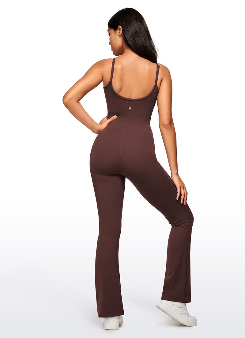 CRZ YOGA Pambabaeng Yoga Tight Fit Flare Jumpsuits na may Built-in na Bra Bodysuits na Kulay Taupe