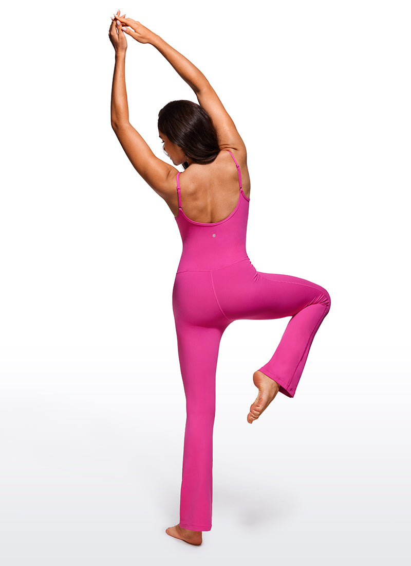 CRZ YOGA Pambabaeng Yoga Tight Fit Flare Jumpsuits na may Built-in na Bra Bodysuits na may Hibiscus Purple