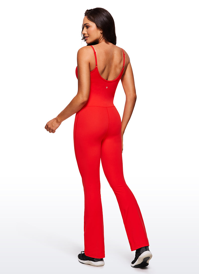 CRZ YOGA Pambabaeng Yoga Tight Fit Flare Jumpsuits na may Built-in na Bra Bodysuits na Madilim na Pula