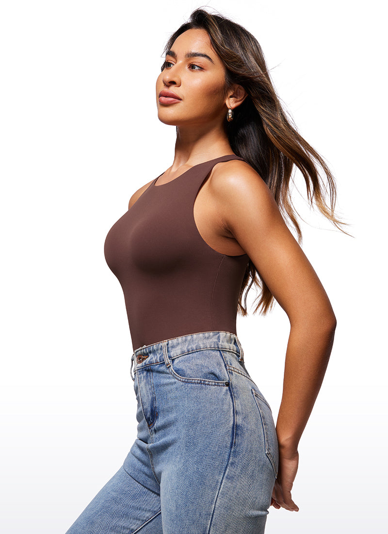 CRZ YOGA Pambabaeng Yoga Tight Fit High Neck Racerback Bodysuits na Taupe