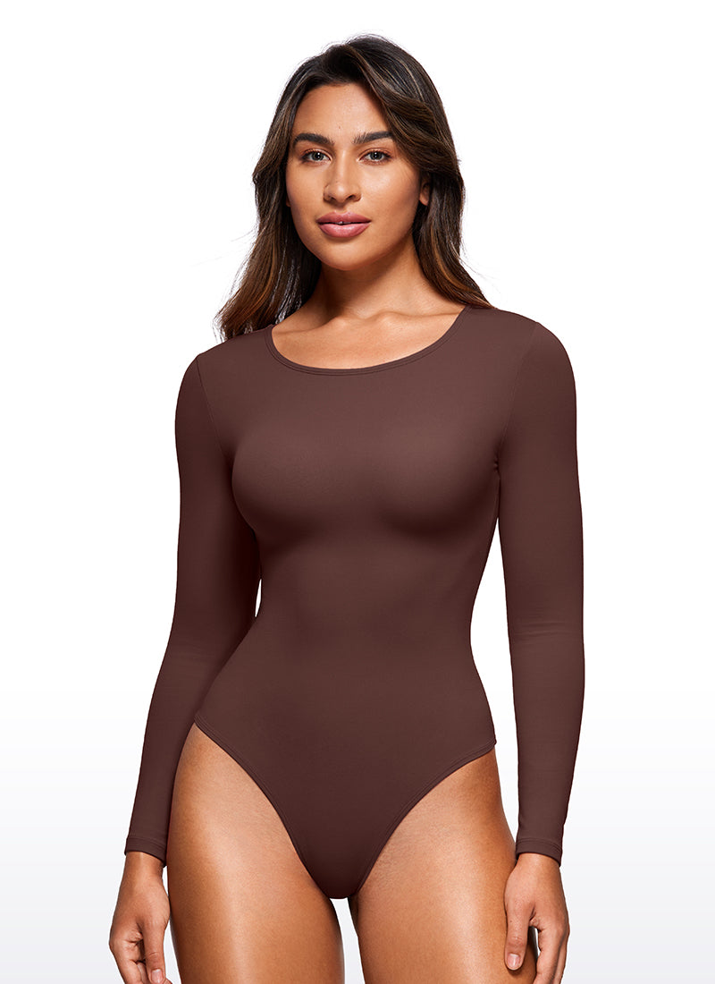 CRZ YOGA Pambabaeng Yoga Tight Fit Crew Neck Long Sleeves Bodysuits na Kulay Taupe