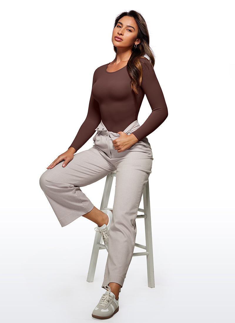 CRZ YOGA Pambabaeng Yoga Tight Fit Crew Neck Long Sleeves Bodysuits na Kulay Taupe