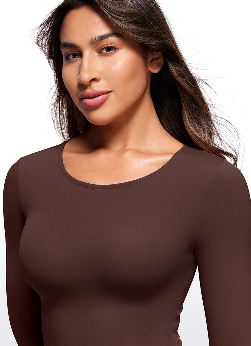 CRZ YOGA Pambabaeng Yoga Tight Fit Crew Neck Long Sleeves Bodysuits na Kulay Taupe