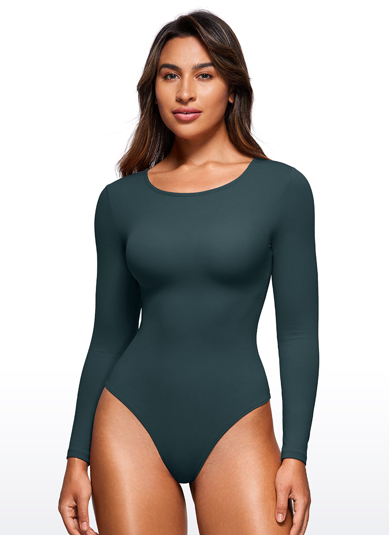 CRZ YOGA Pambabaeng Yoga Tight Fit Crew Neck Long Sleeves Bodysuits na Forest Dark Green