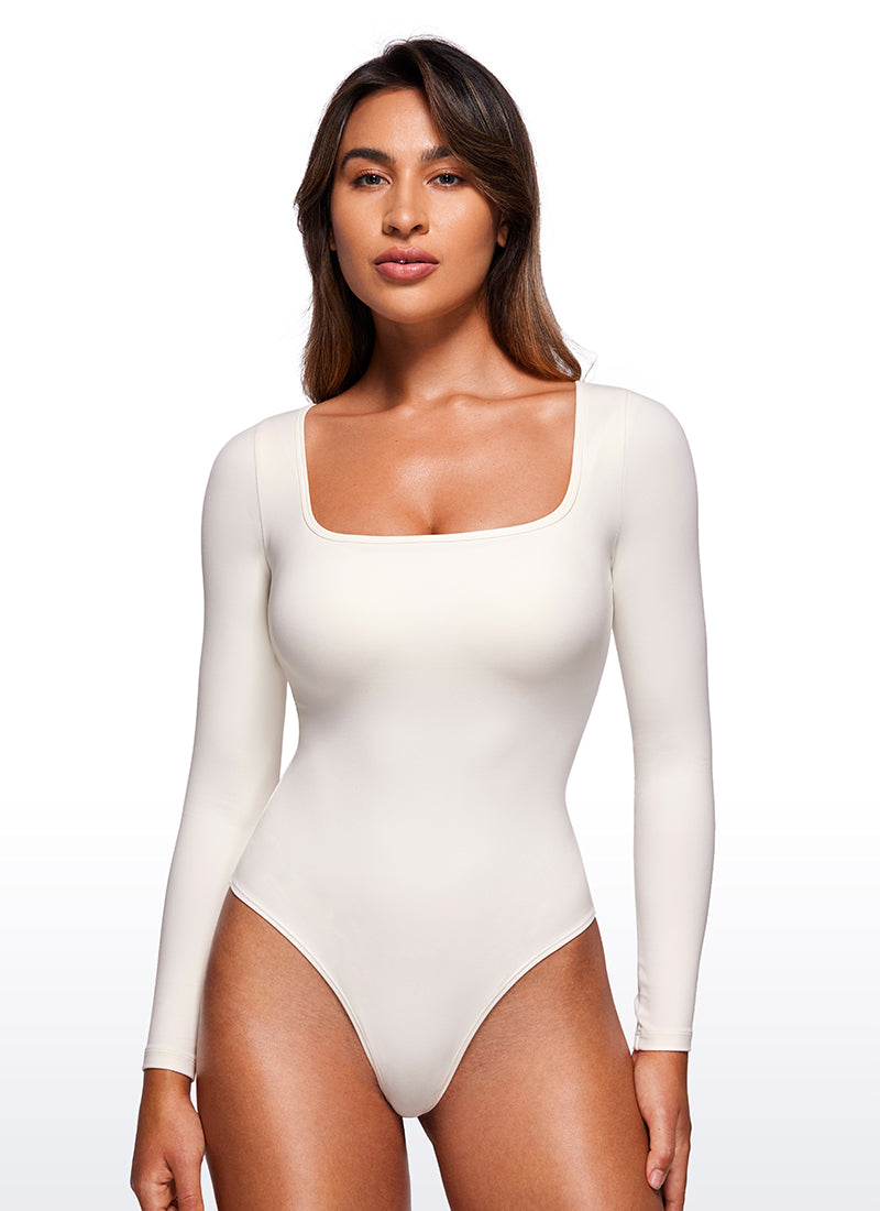 CRZ YOGA Pambabaeng Yoga Tight Fit Square Neck Long Sleeves Bodysuits na Puting Aprikot