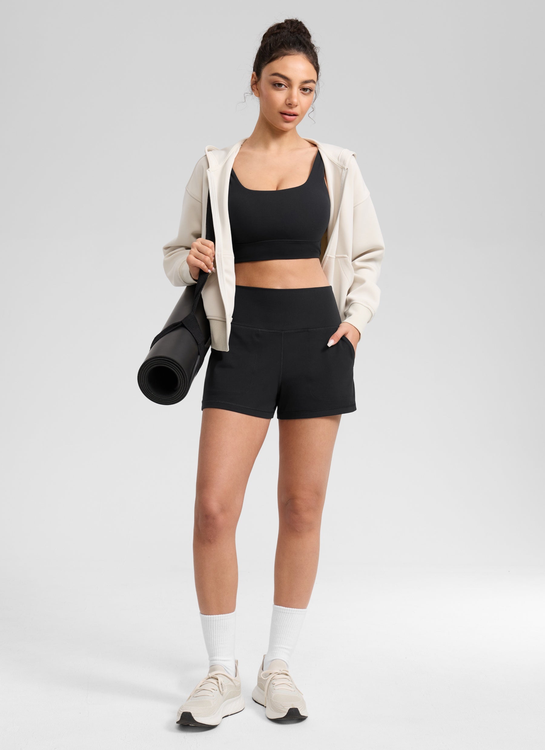 CRZ YOGA Babae Butterlift High Waisted Shorts na may Bulsa, Linerless, Itim