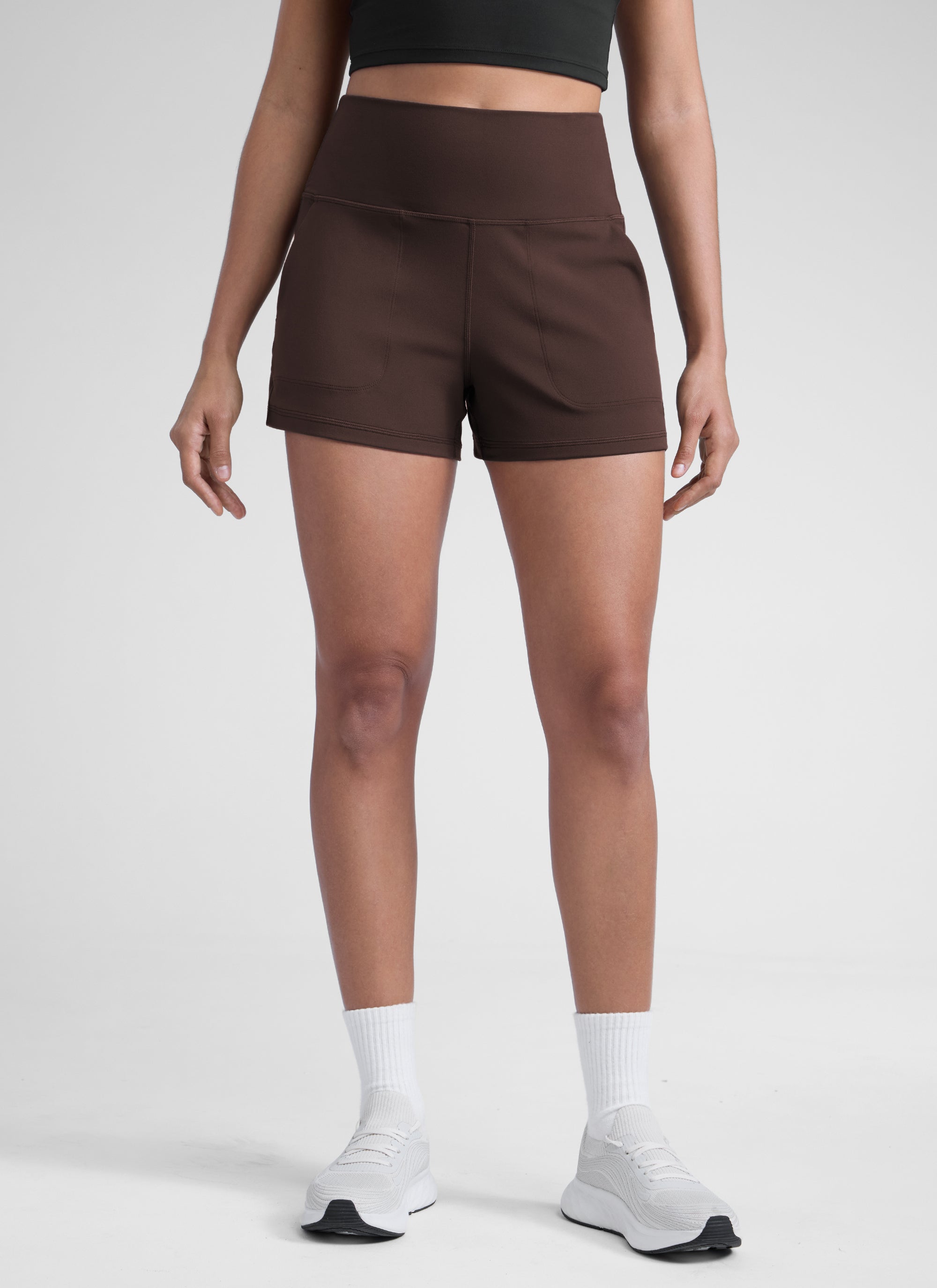CRZ YOGA Babae Butterlift High Waisted Shorts na may Bulsa, Linerless, Hot Fudge Brown