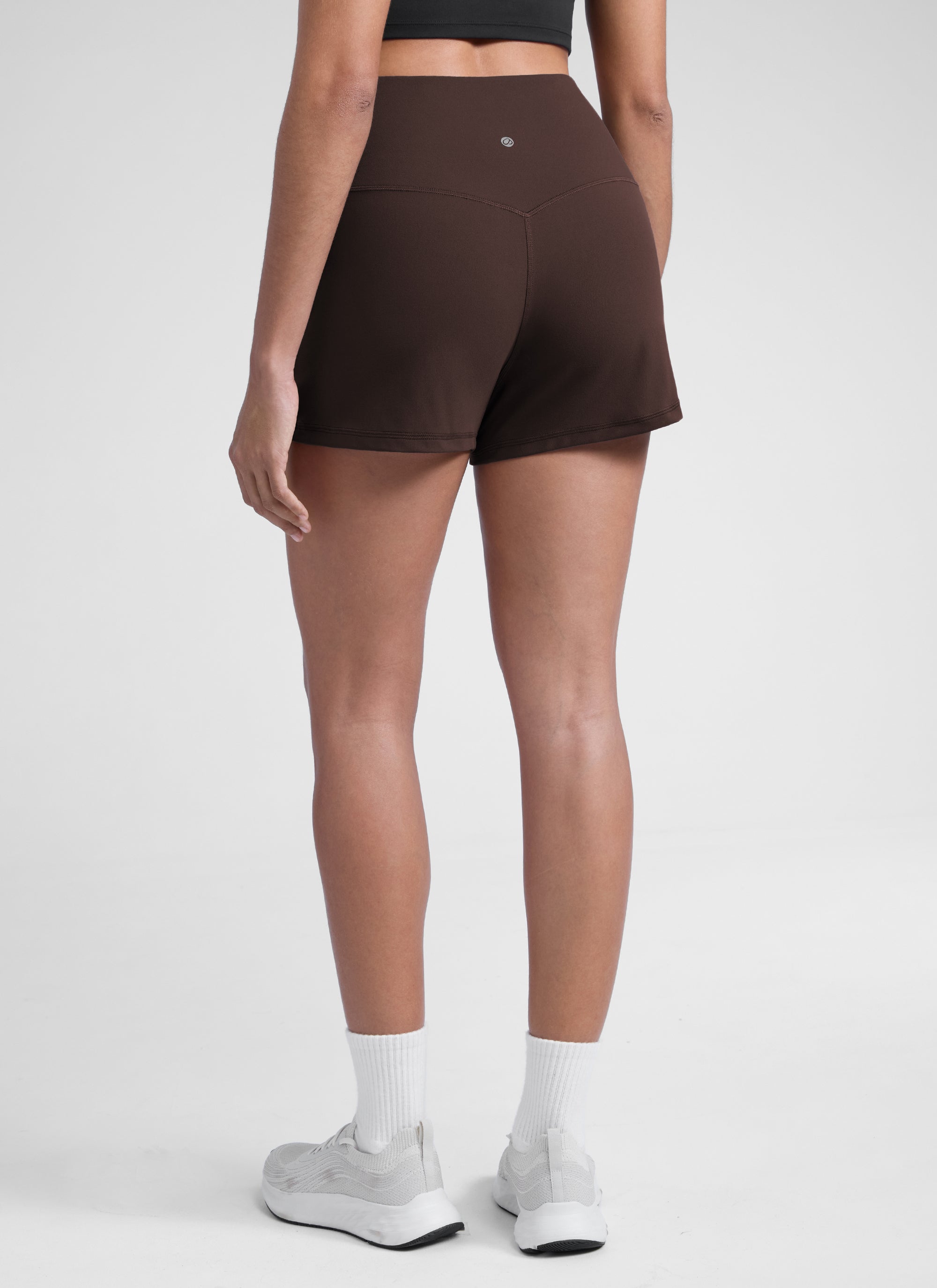 CRZ YOGA Babae Butterlift High Waisted Shorts na may Bulsa, Linerless, Hot Fudge Brown