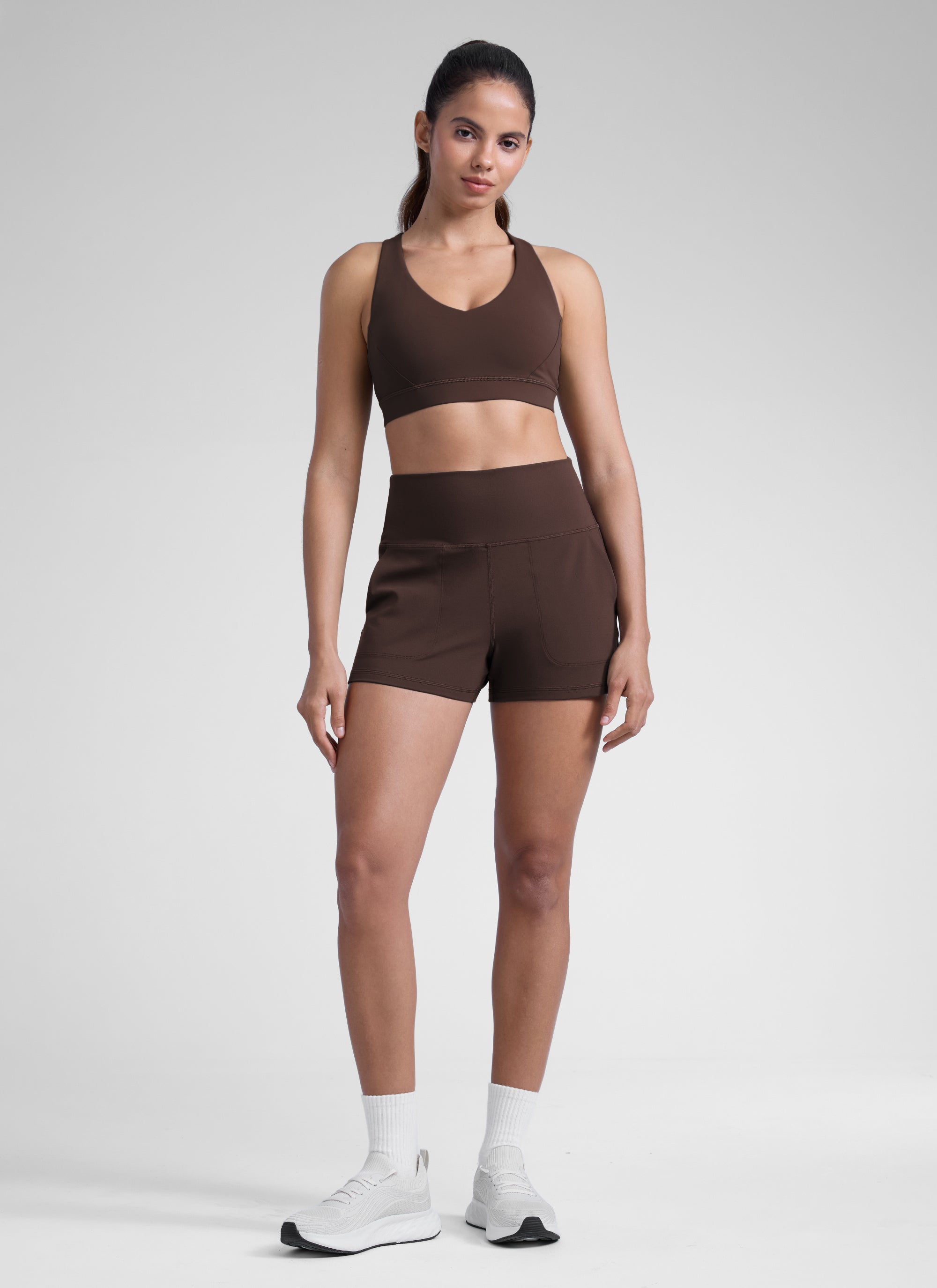 CRZ YOGA Babae Butterlift High Waisted Shorts na may Bulsa, Linerless, Hot Fudge Brown